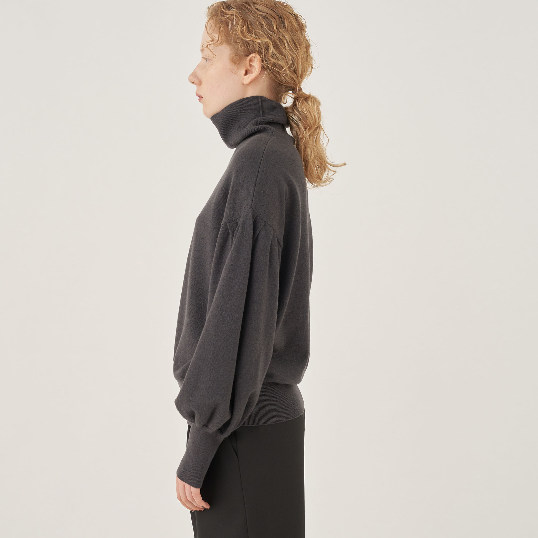 美品 23AW 自由区 ジユウク 洗える セミウーステッドウールタートルネック ニット プルオーバー KRWRSW0651 大きいサイズ 44 メンソール レディース 古着 中古 自由区 - 美品 23AW 自由区 ジユウク 洗える セミウーステッド
