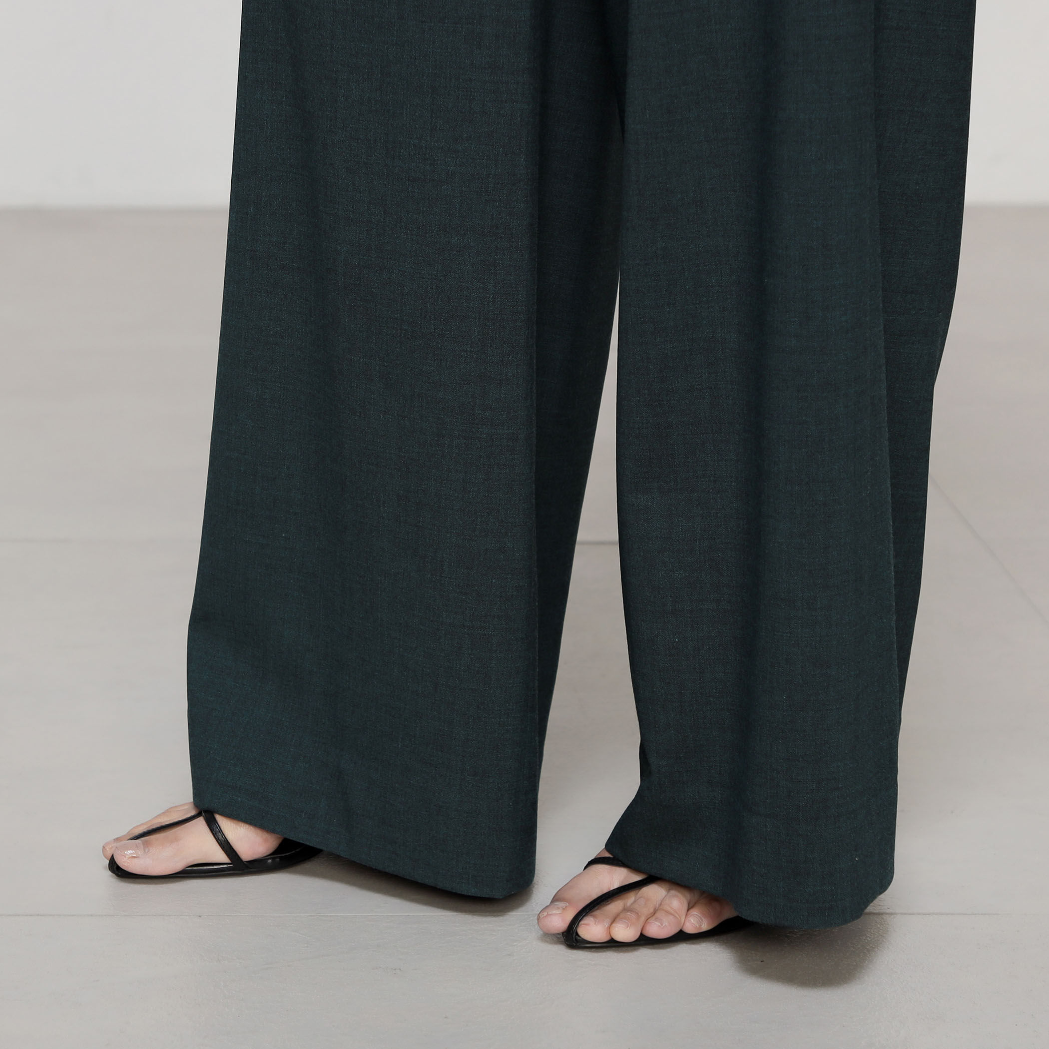 ウールトロ ドローストリングパンツ｜トゥモローランド 公式通販