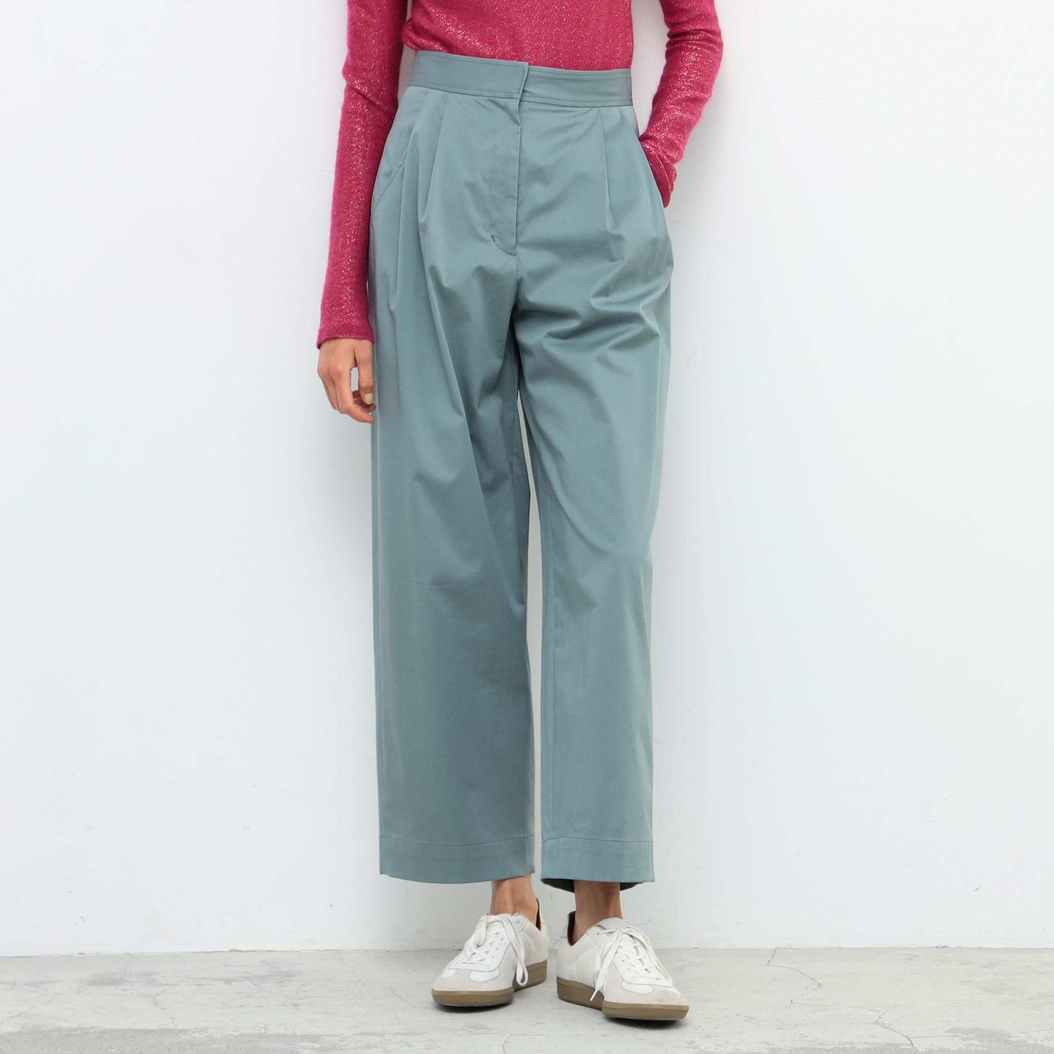 ストレッチコットンハイウエストテーパードパンツ｜トゥモローランド