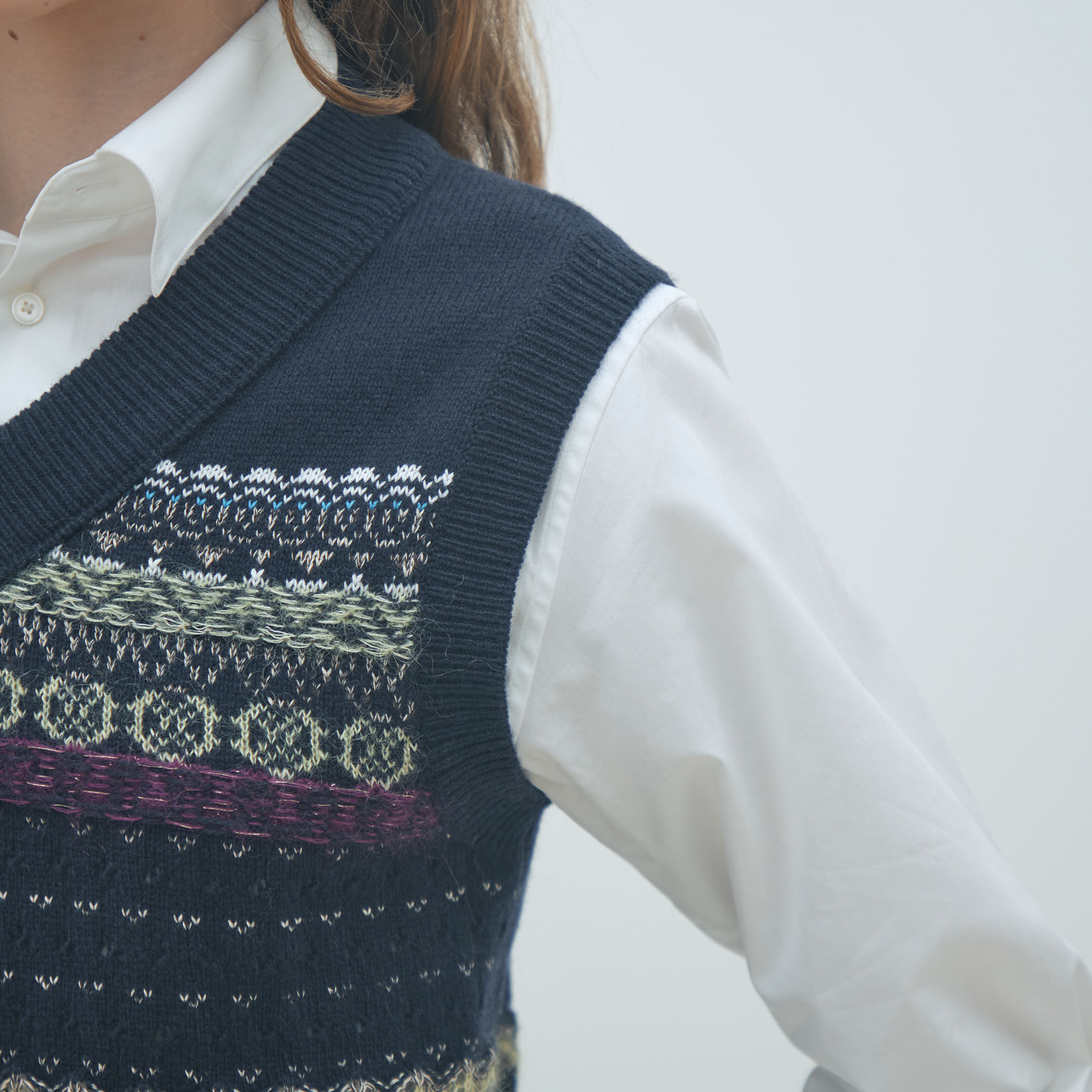 【美品】ニットベスト・セーター・フェアアイル　Vネック Jamieson's of Shetland JAMIESONS (ジャミーソンズ） フェアアイル V