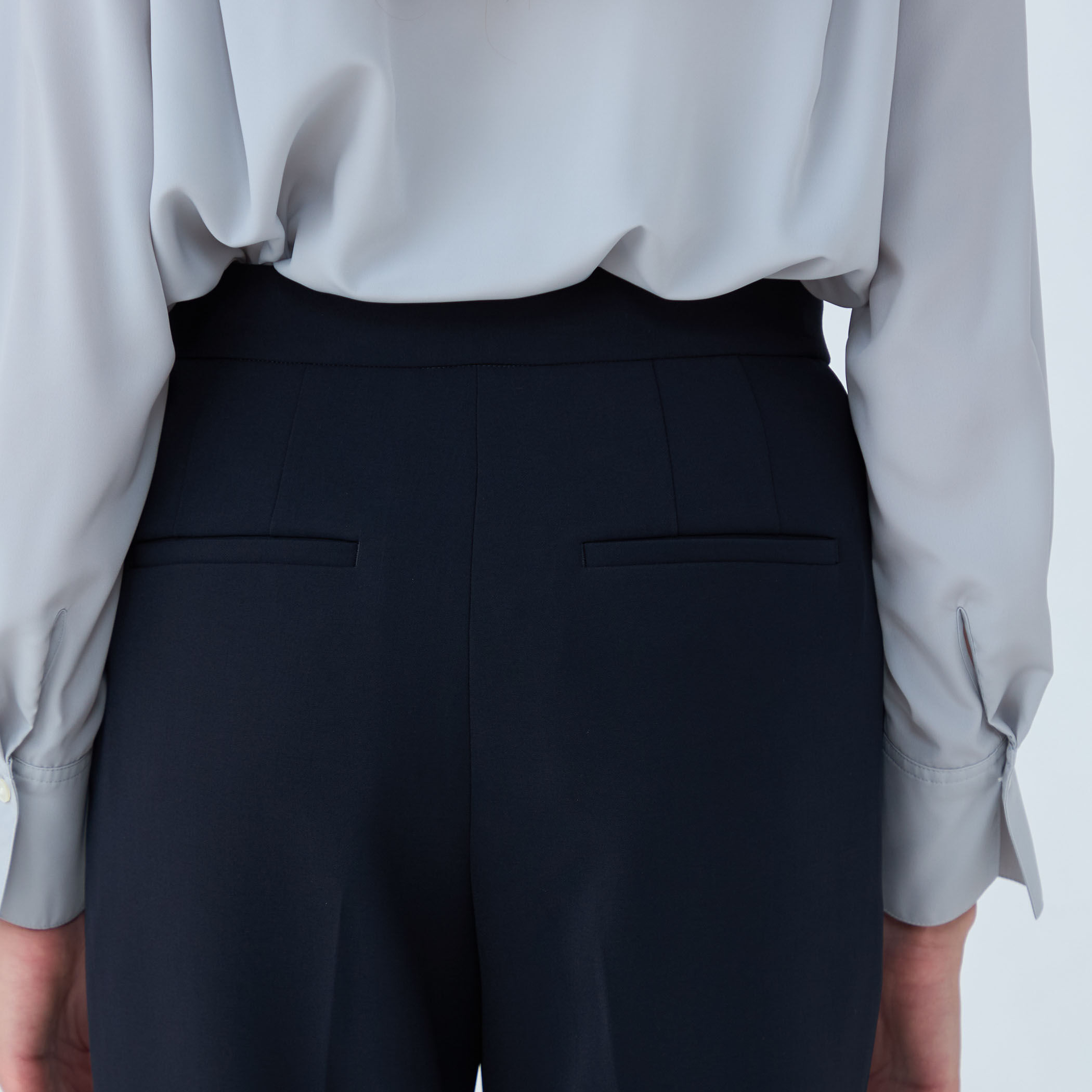 ドライダブルクロス フロントタックテーパードパンツ