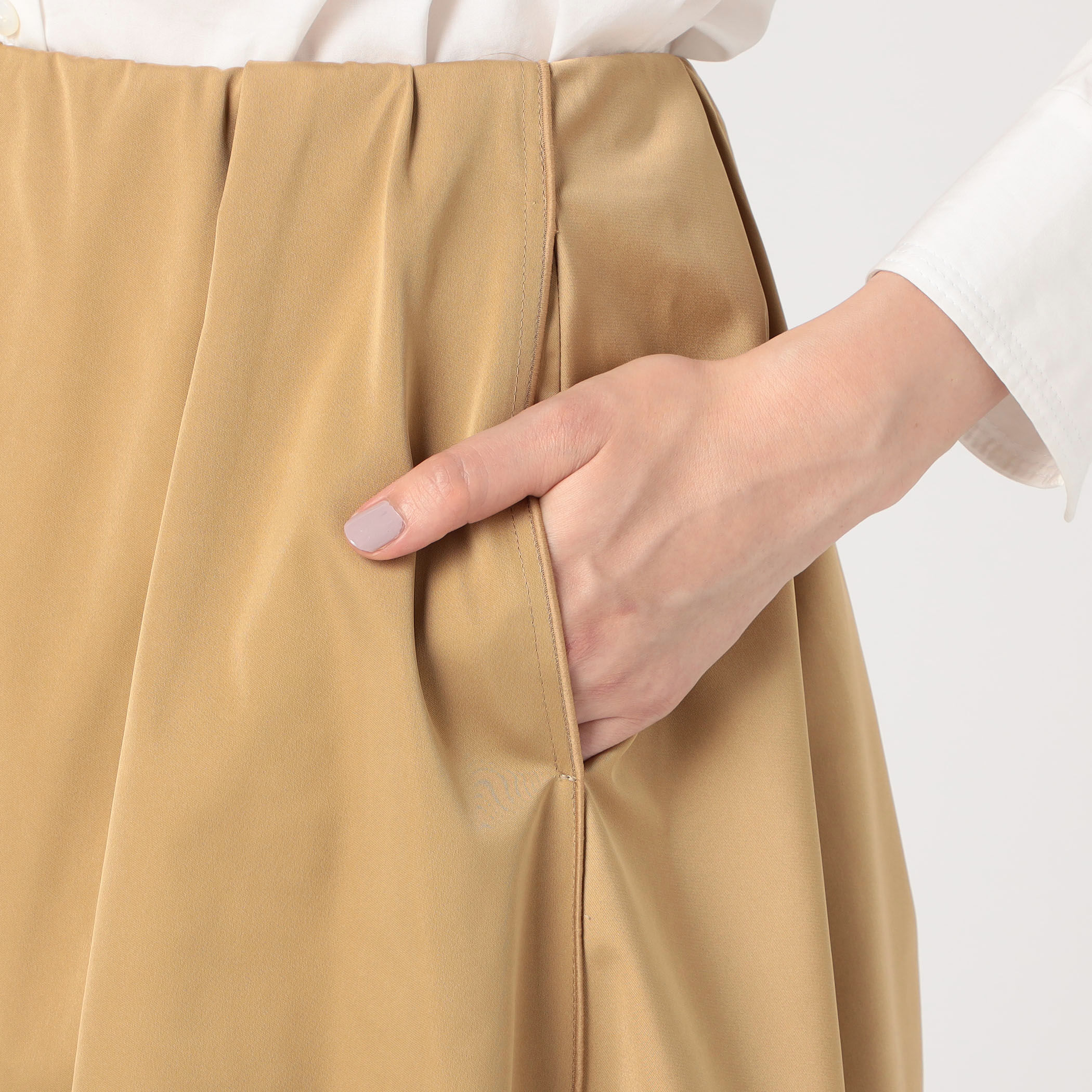 ダブルサテン タックギャザーフレアスカート｜トゥモローランド 公式通販