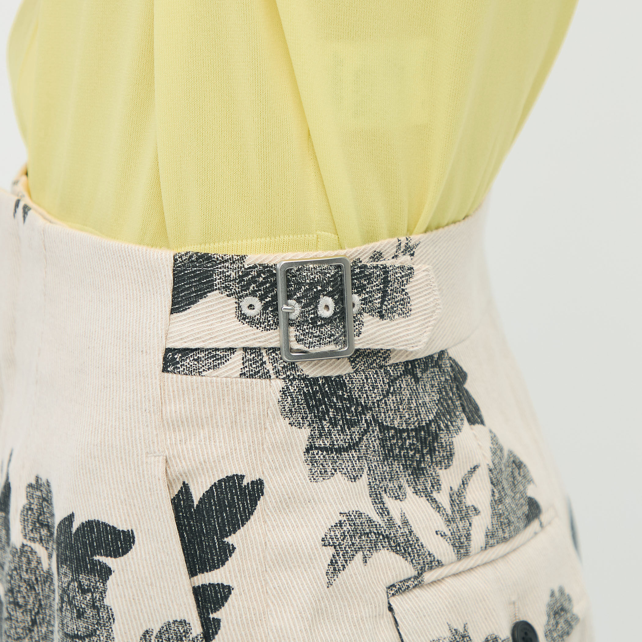 モノトーンフラワープリント フレアパンツ｜トゥモローランド 公式通販