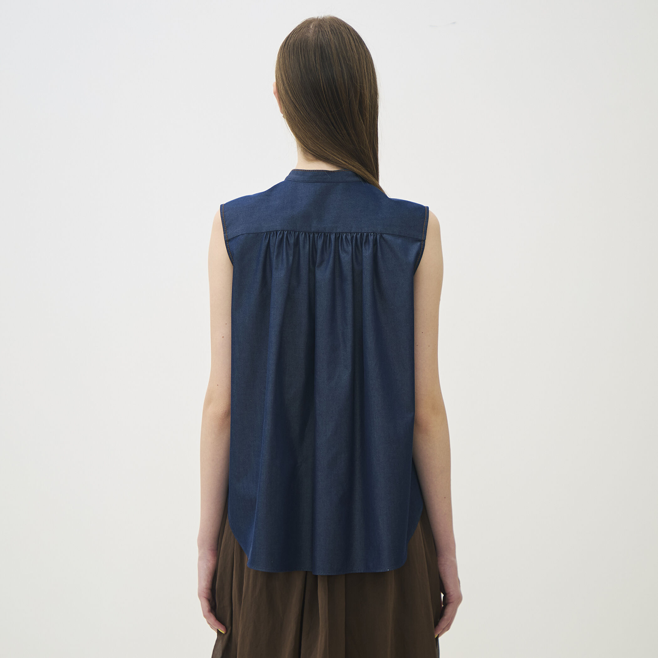 コットンシルクデニム ラッフルスリーブレスブラウス