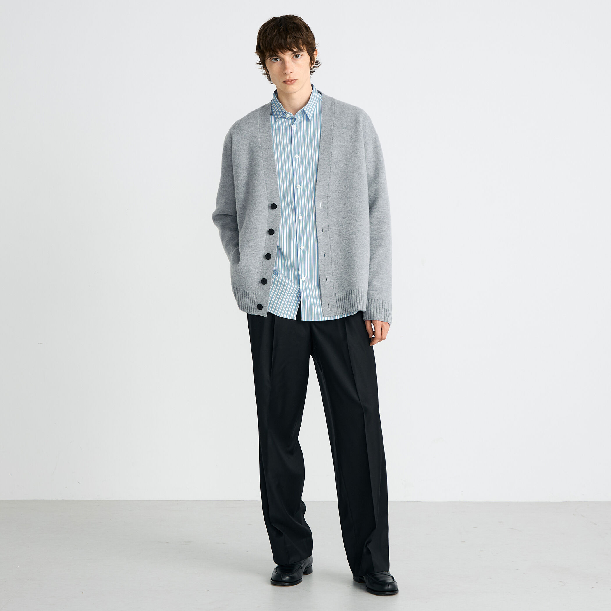 スラブ縮絨 Vネックカーディガン｜トゥモローランド 公式通販