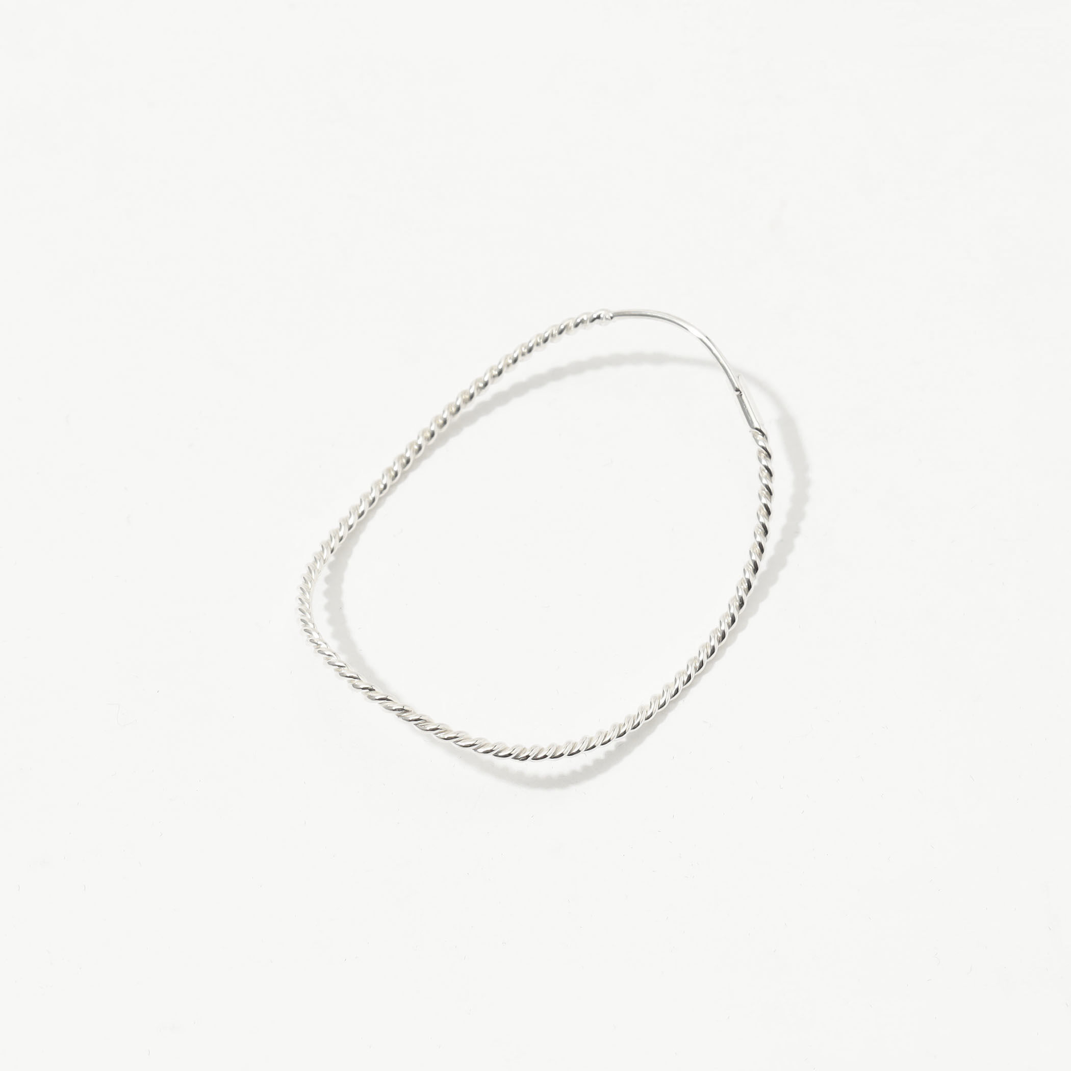 BAR Jewellery TWISTED CONTOUR シルバー ピアス｜トゥモローランド