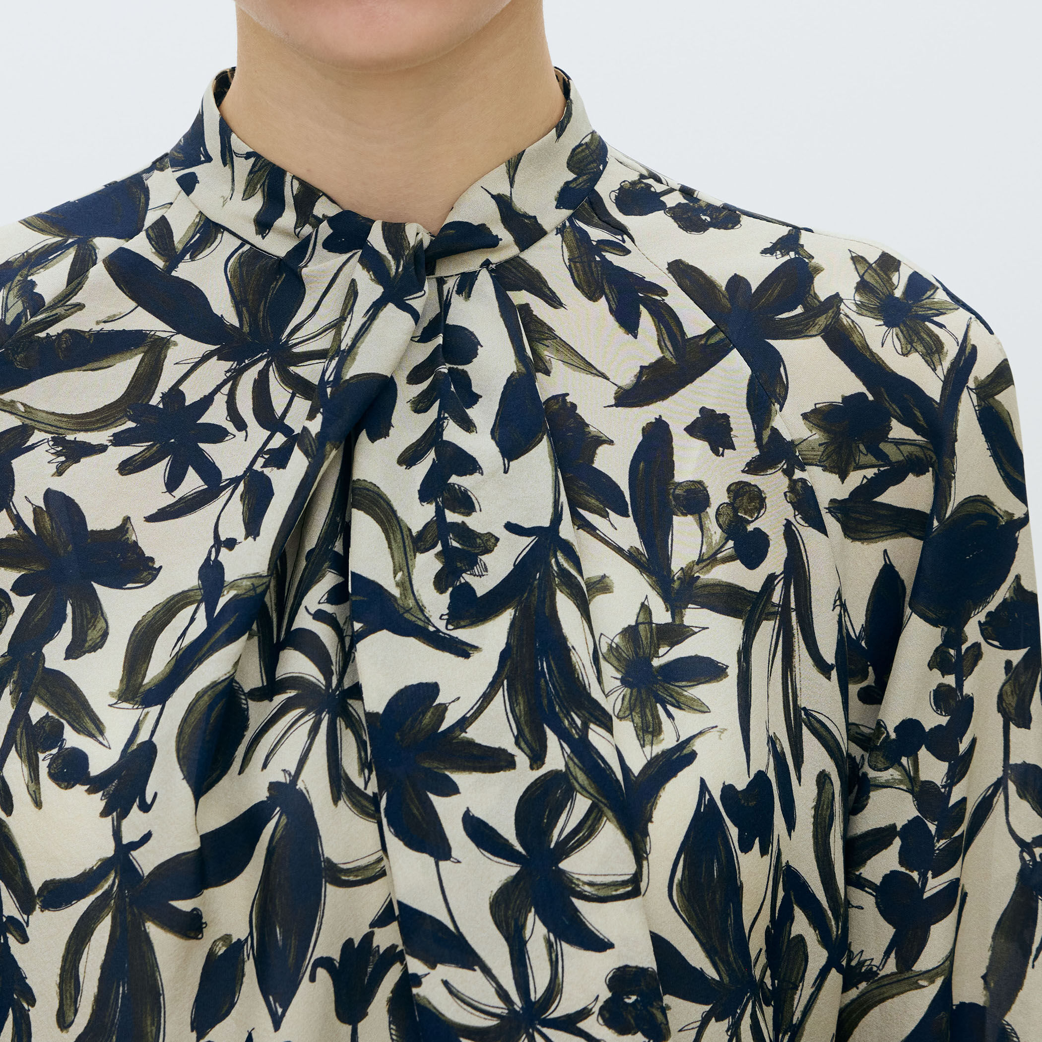 ホヤリーフプリント フロントタイブラウス｜トゥモローランド 公式通販