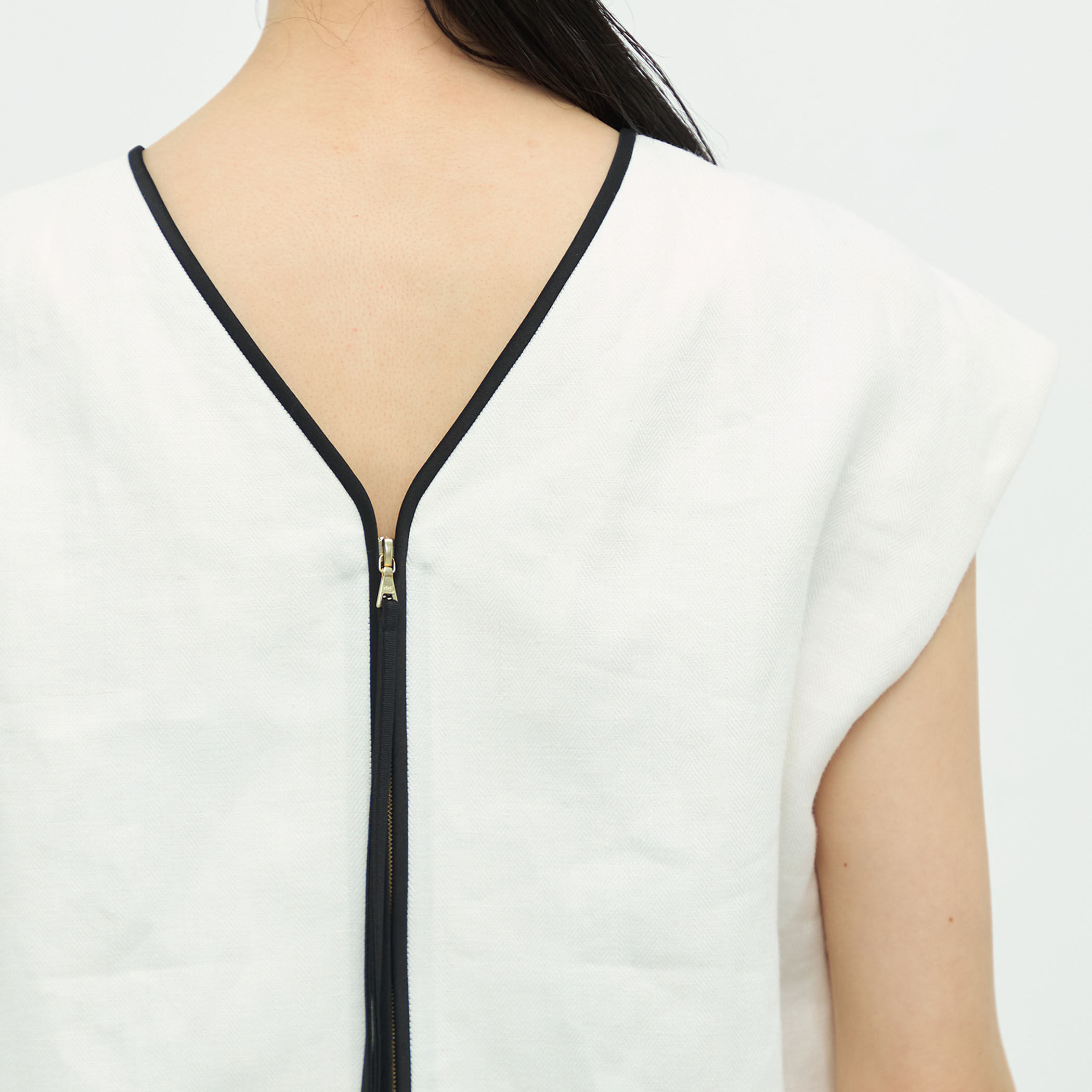 リネンヘリンボーン キャップスリーブトップ｜トゥモローランド