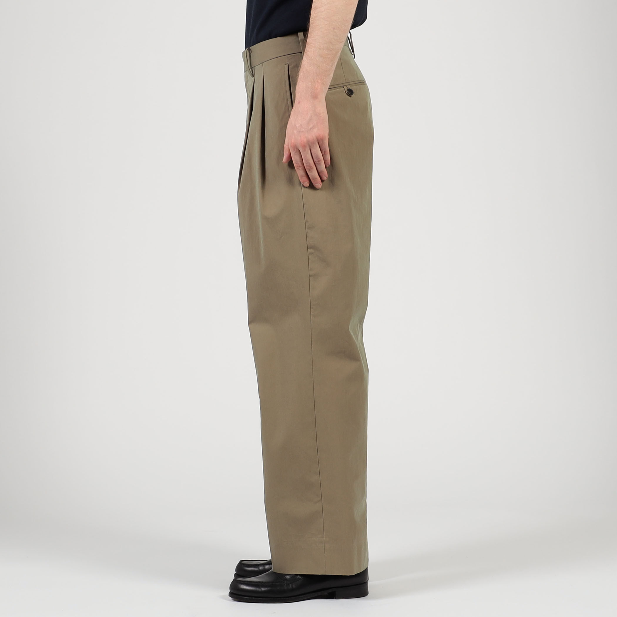 コットンナイロンツイル 2プリーツワイドストレートパンツ