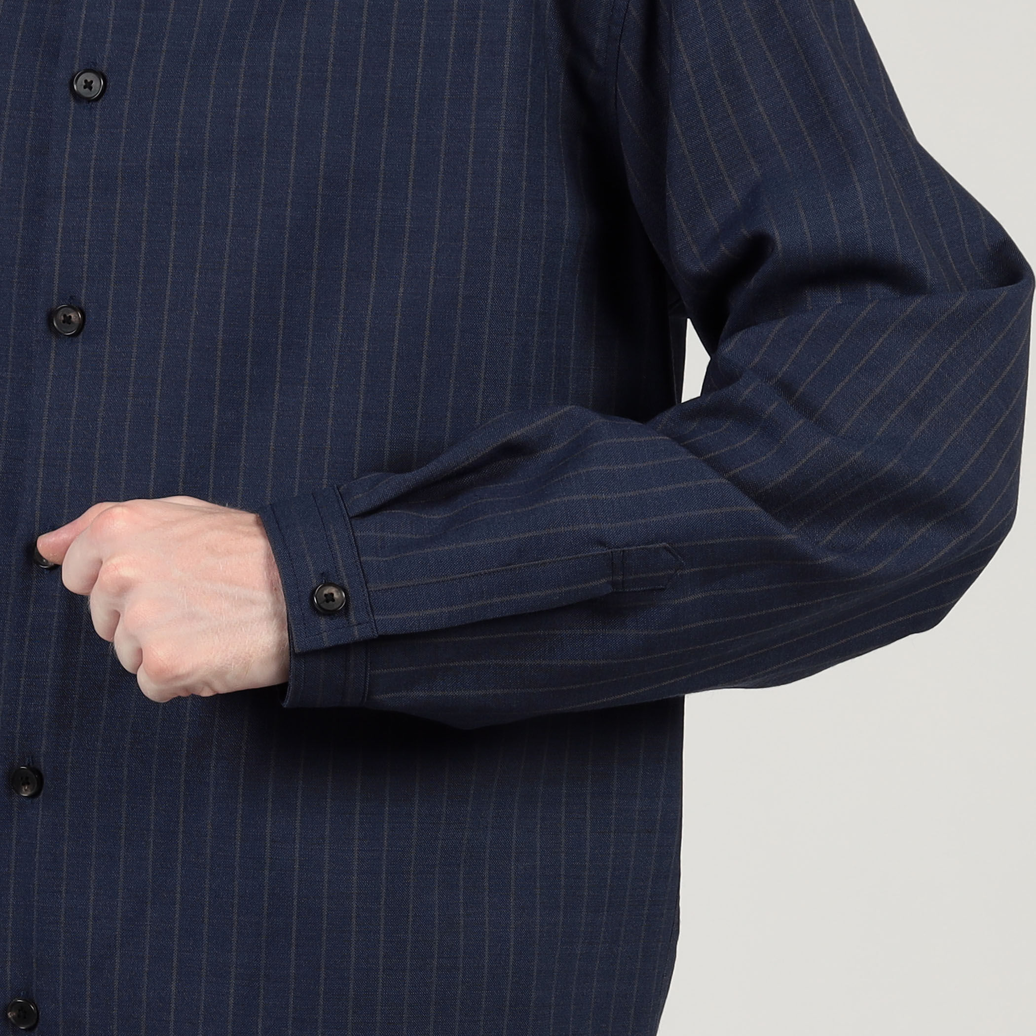 別注】The CLASIK MINIMAL COLLARLESS SHIRT｜トゥモローランド 公式サイト