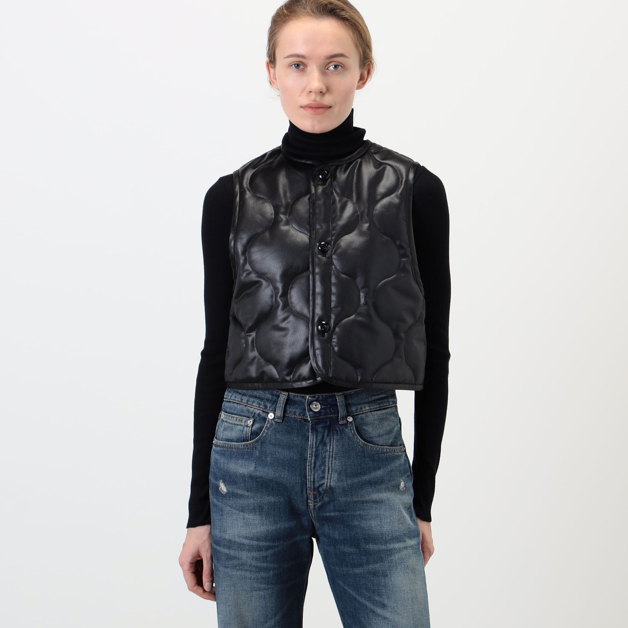 HYKE/ハイク/ショートベスト HYKE FAUX LEATHER QUILTED CROPPED VEST フェイクレザー キルトベスト
