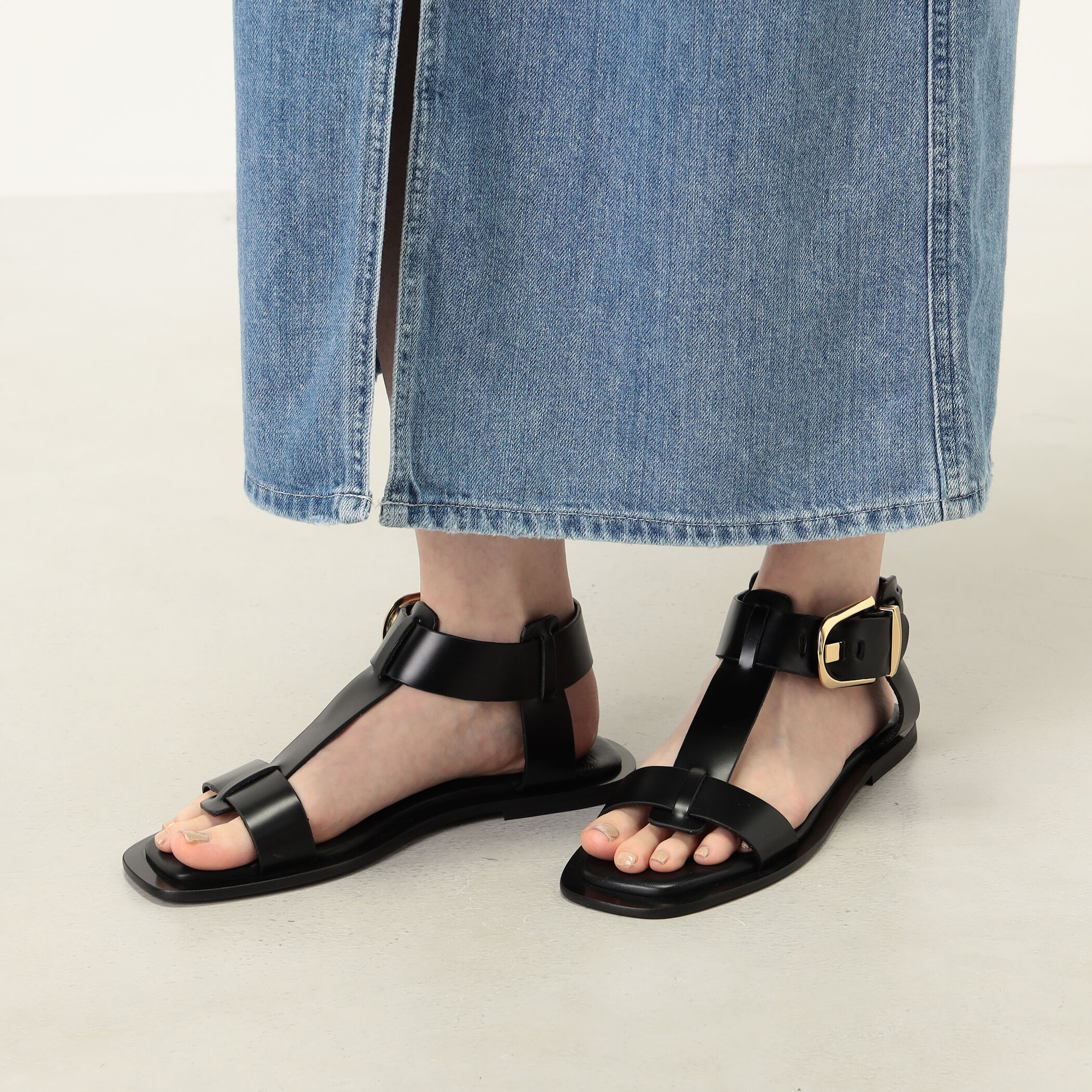 NUYOU BUCKLE フラットサンダル｜トゥモローランド 公式サイト