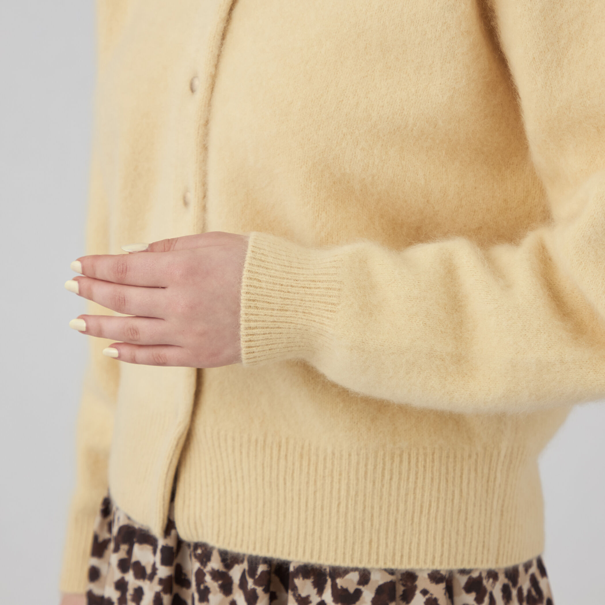 フラッフィーヤーン Vネックカーディガン｜トゥモローランド 公式通販