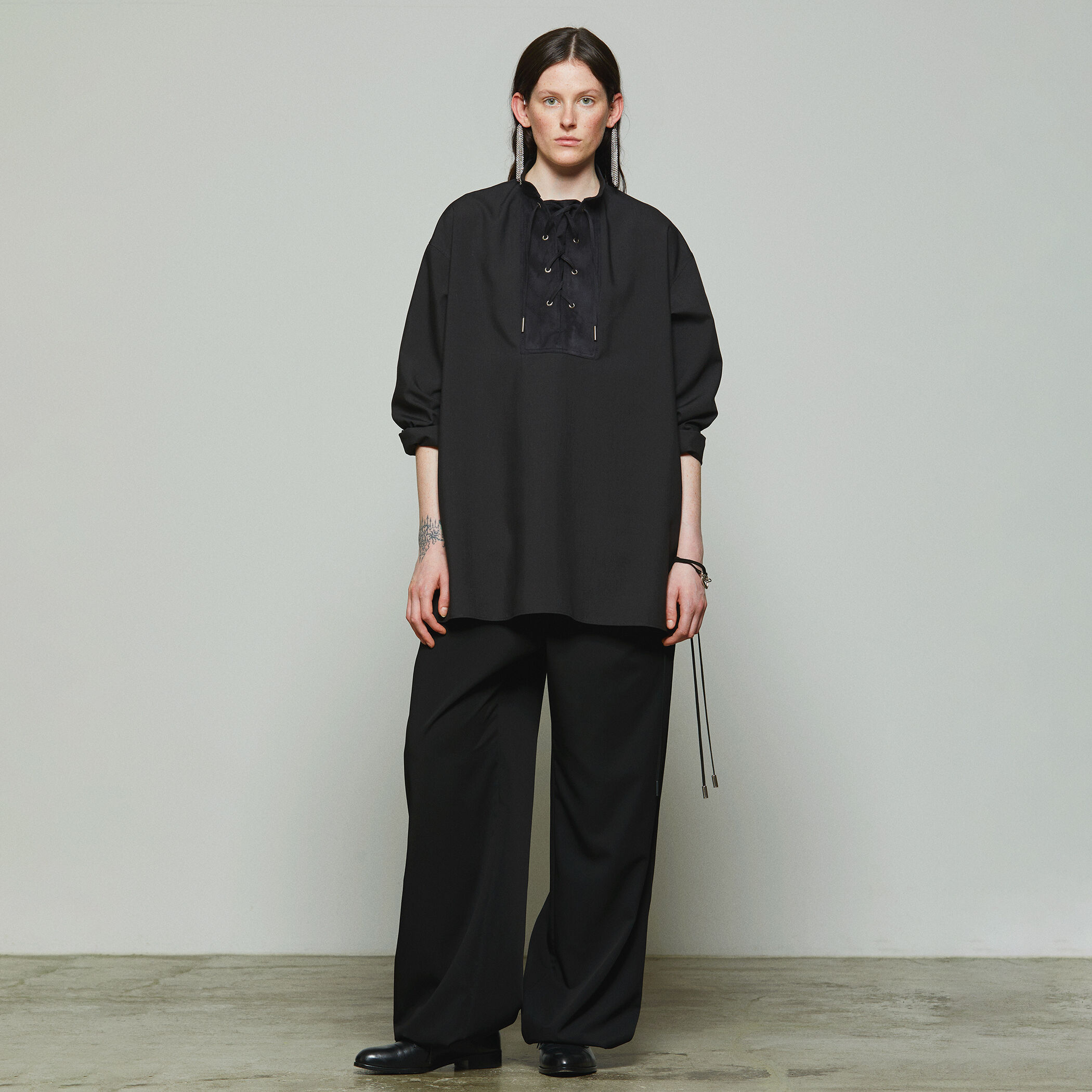 【関税込み】VETEMENTS ブラック ロゴ スリップドレス Murmur Underline デニムドレス | ブラック | FARFETCH JP