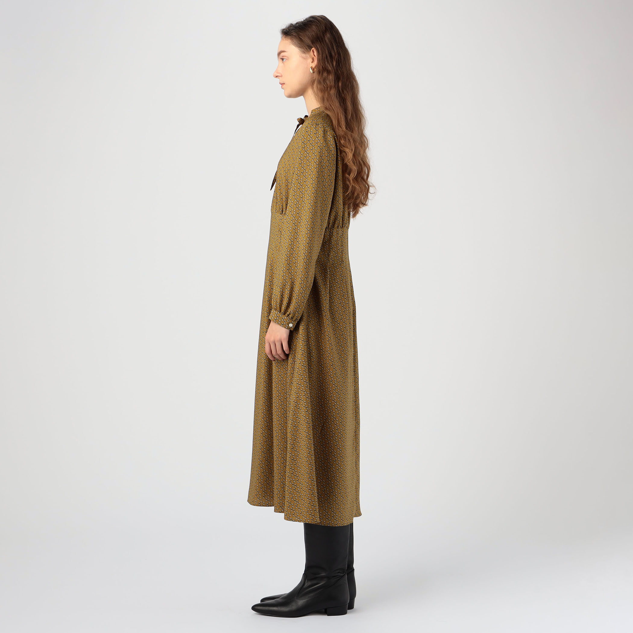 クレセントムーンプリント ボウタイワンピース