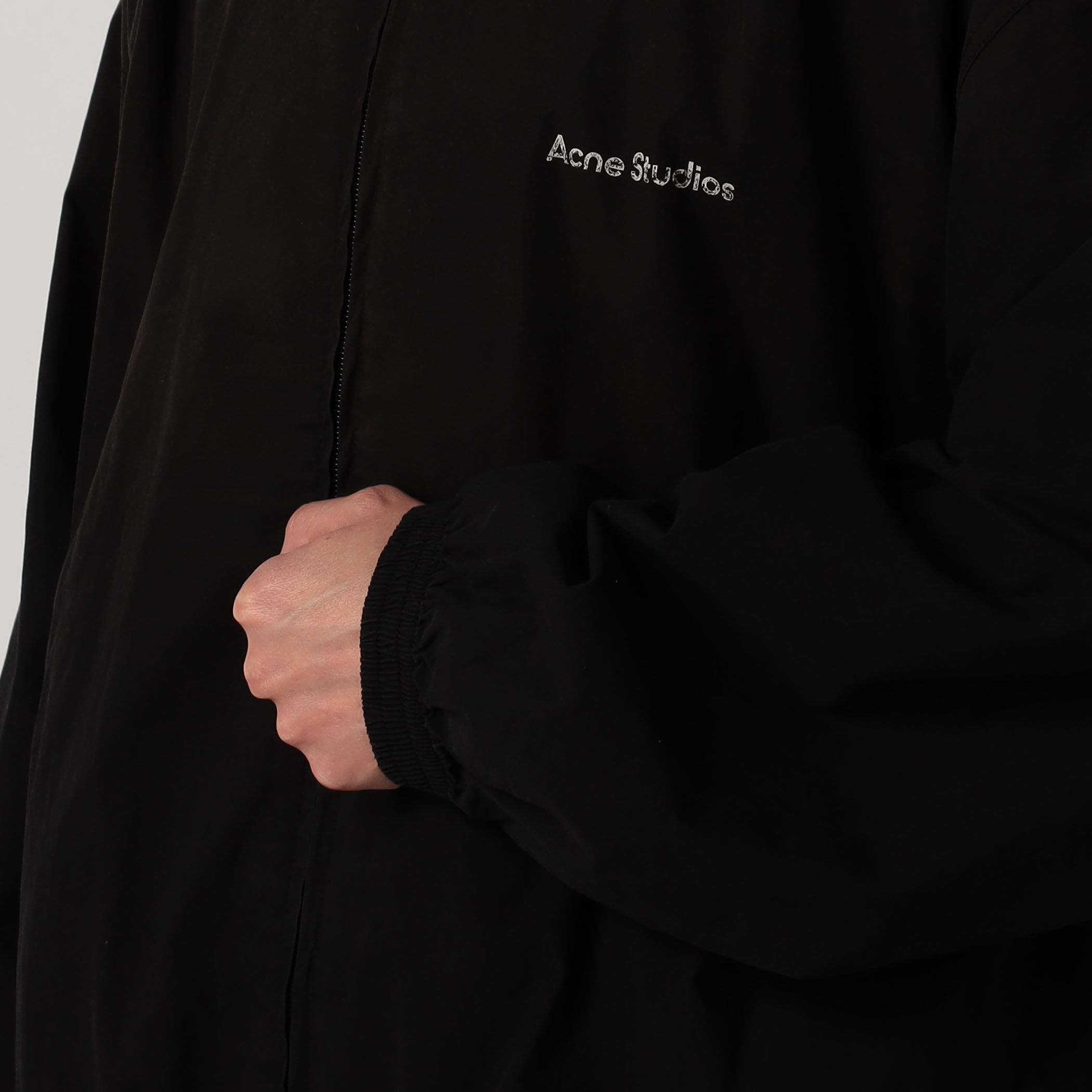 Acne Studios ロゴ ジッパーブルゾン｜トゥモローランド 公式サイト