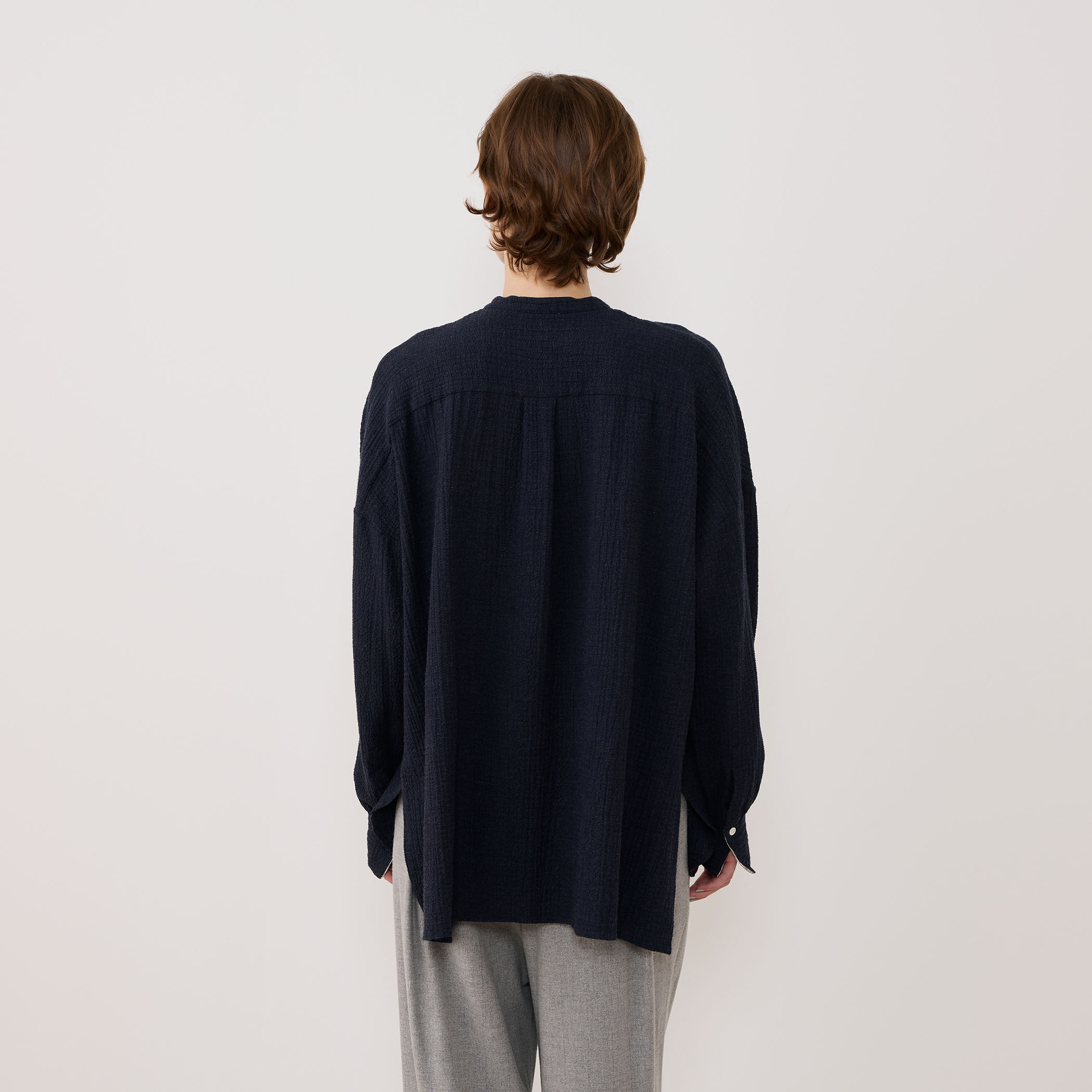 エアリーサッカー スタンドカラーロングシャツ｜トゥモローランド 公式通販