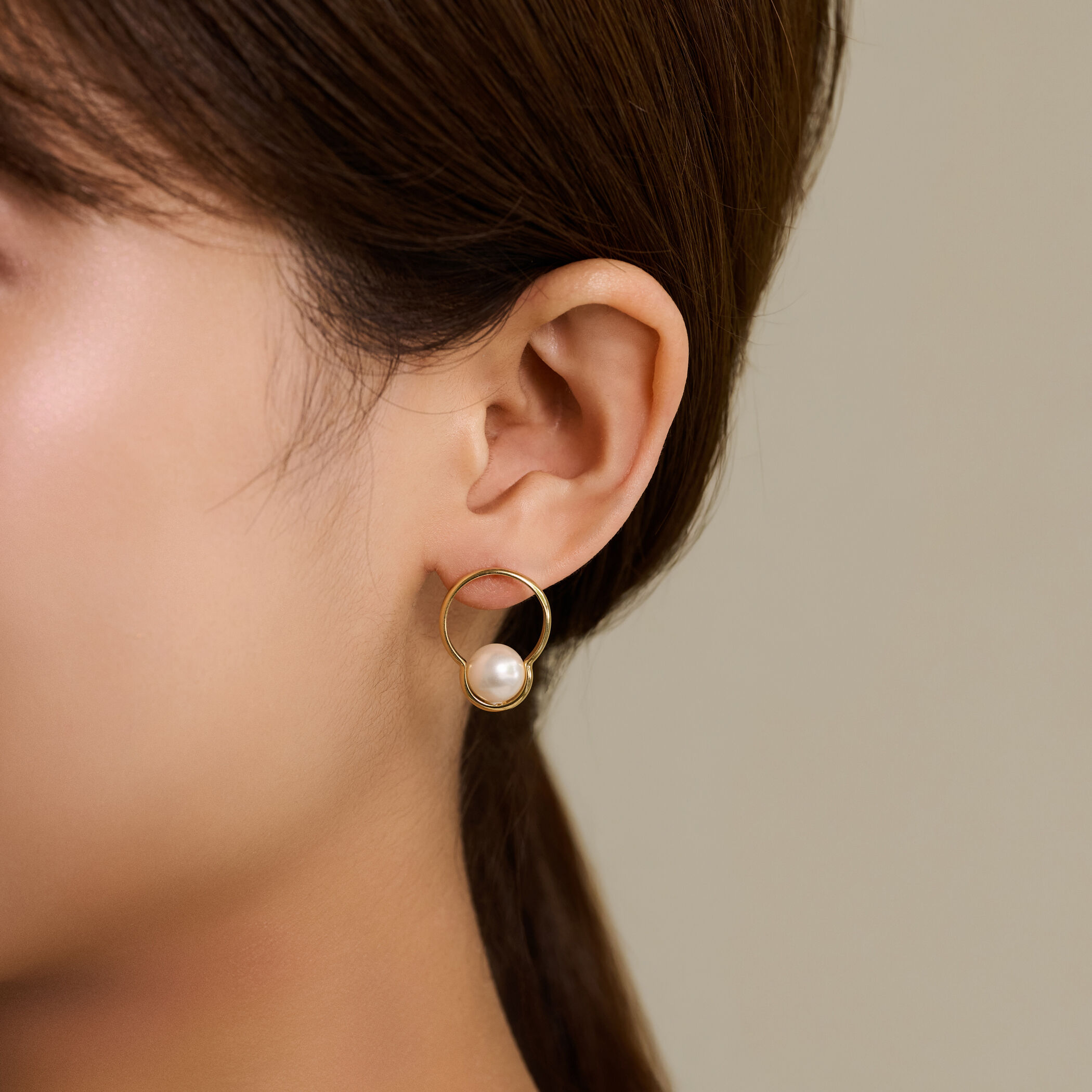 別注】januka モチーフパールピアス｜トゥモローランド 公式サイト