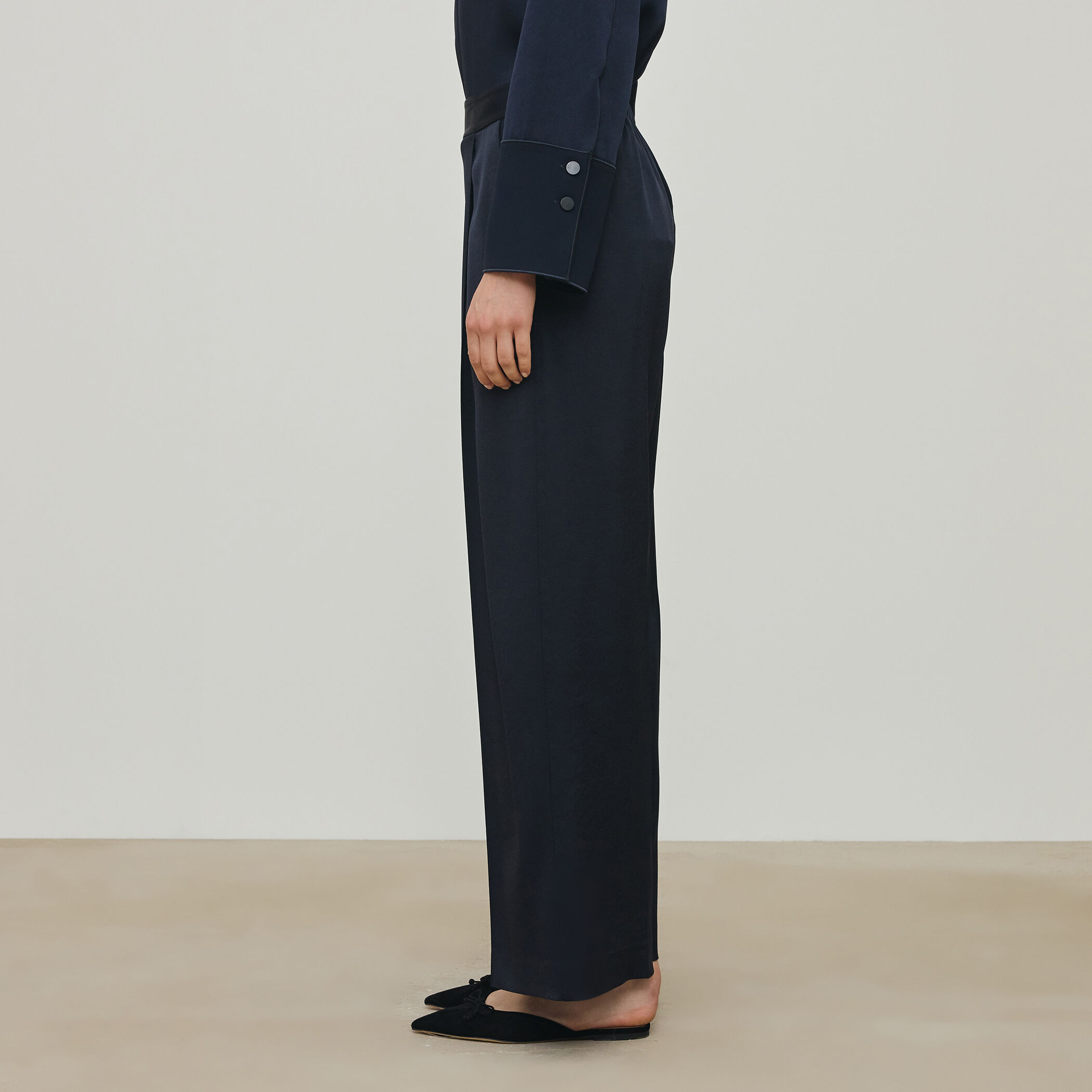 サテンジョーゼット タックワイドパンツ｜トゥモローランド 公式通販