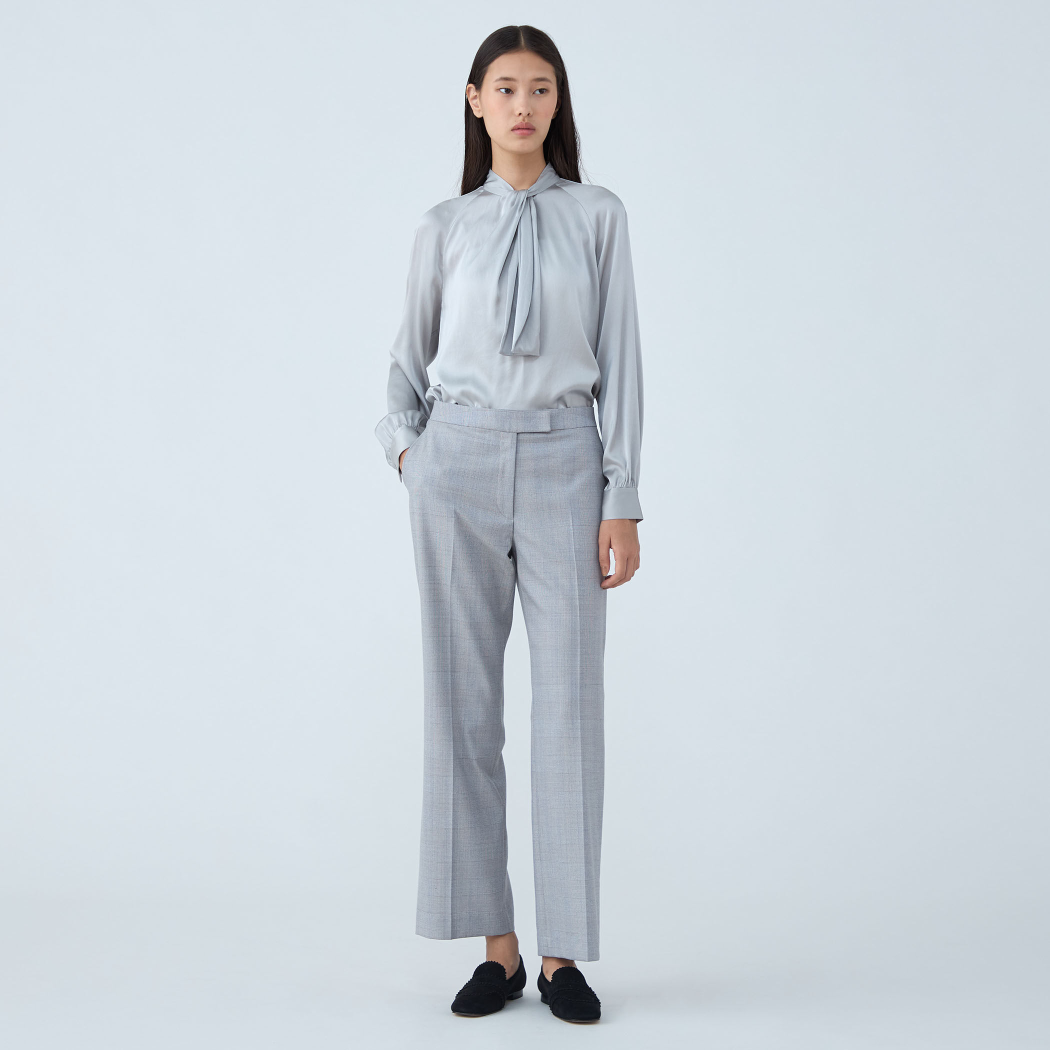 ウォッシャブルサテン フロントタイブラウス｜トゥモローランド 公式通販