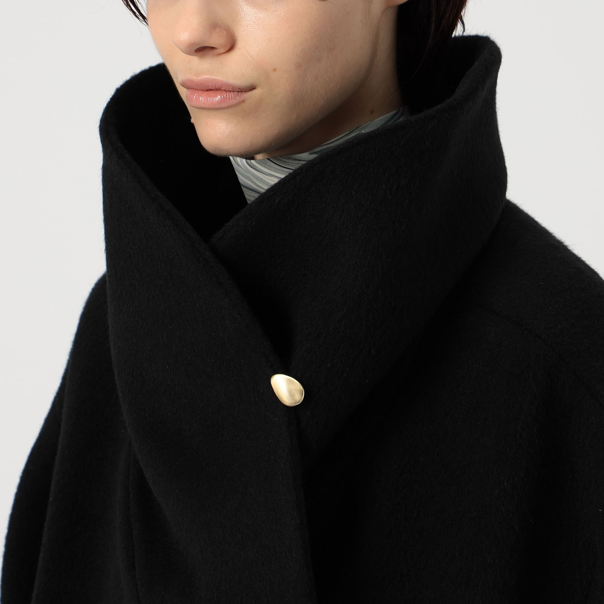 Mame Kurogouchi Wool Arupaka Shawl Collar Short Cort