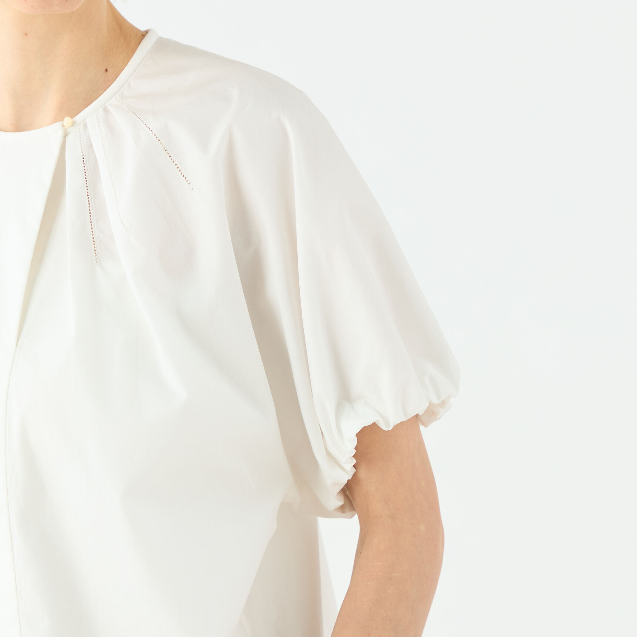 コンパクトブロード タックボリュームブラウス