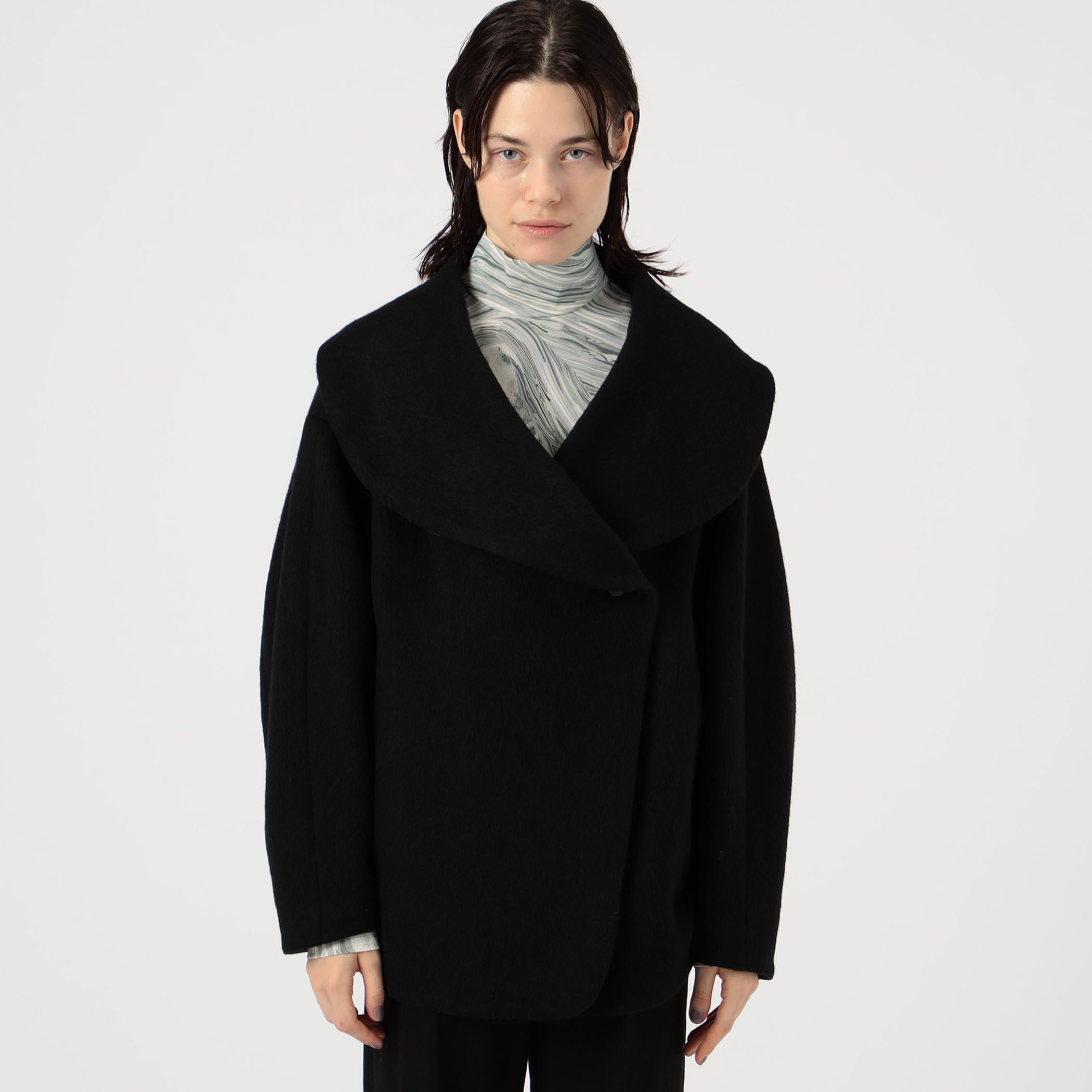 Mame Kurogouchi Wool Arupaka Shawl Collar Short Cort