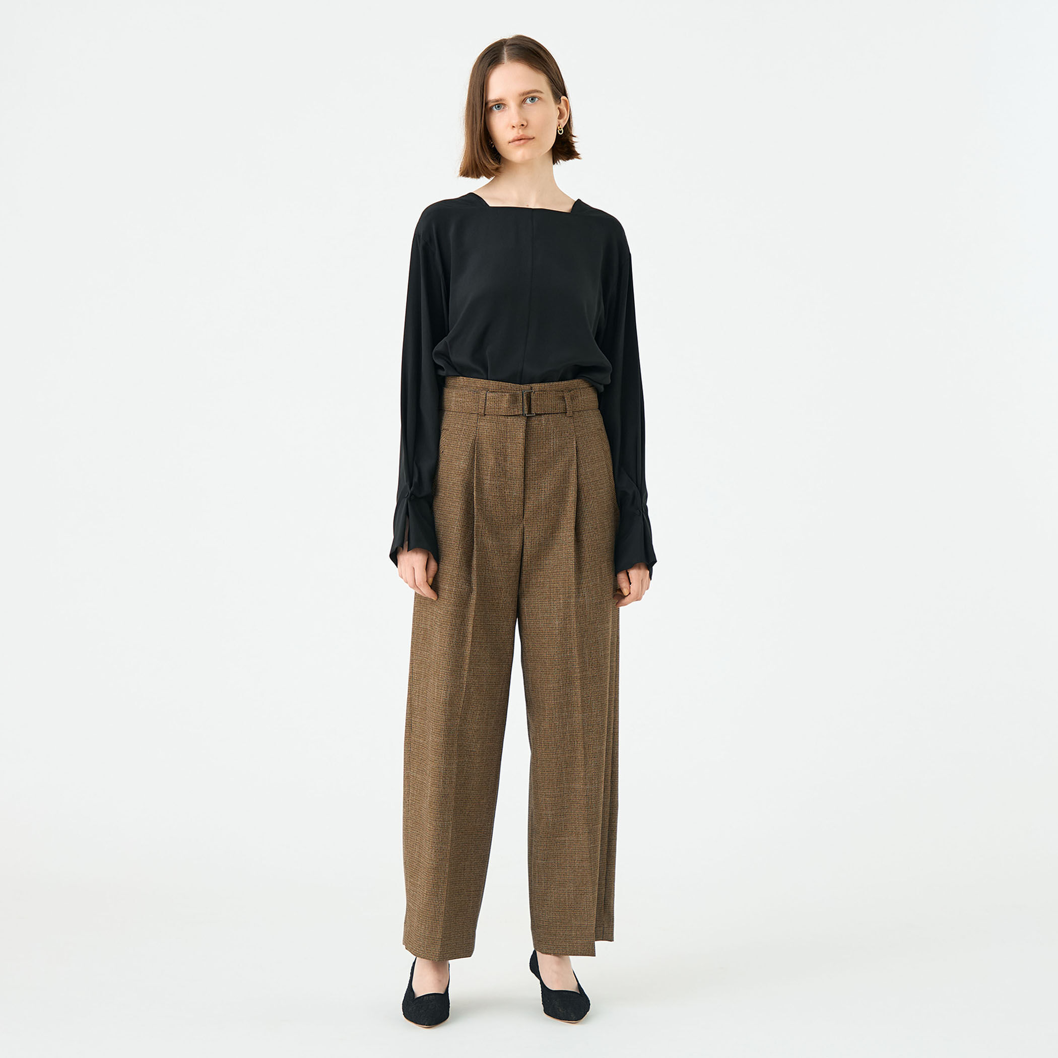 Tiffany ハイウエストテーパードパンツ｜トゥモローランド 公式通販