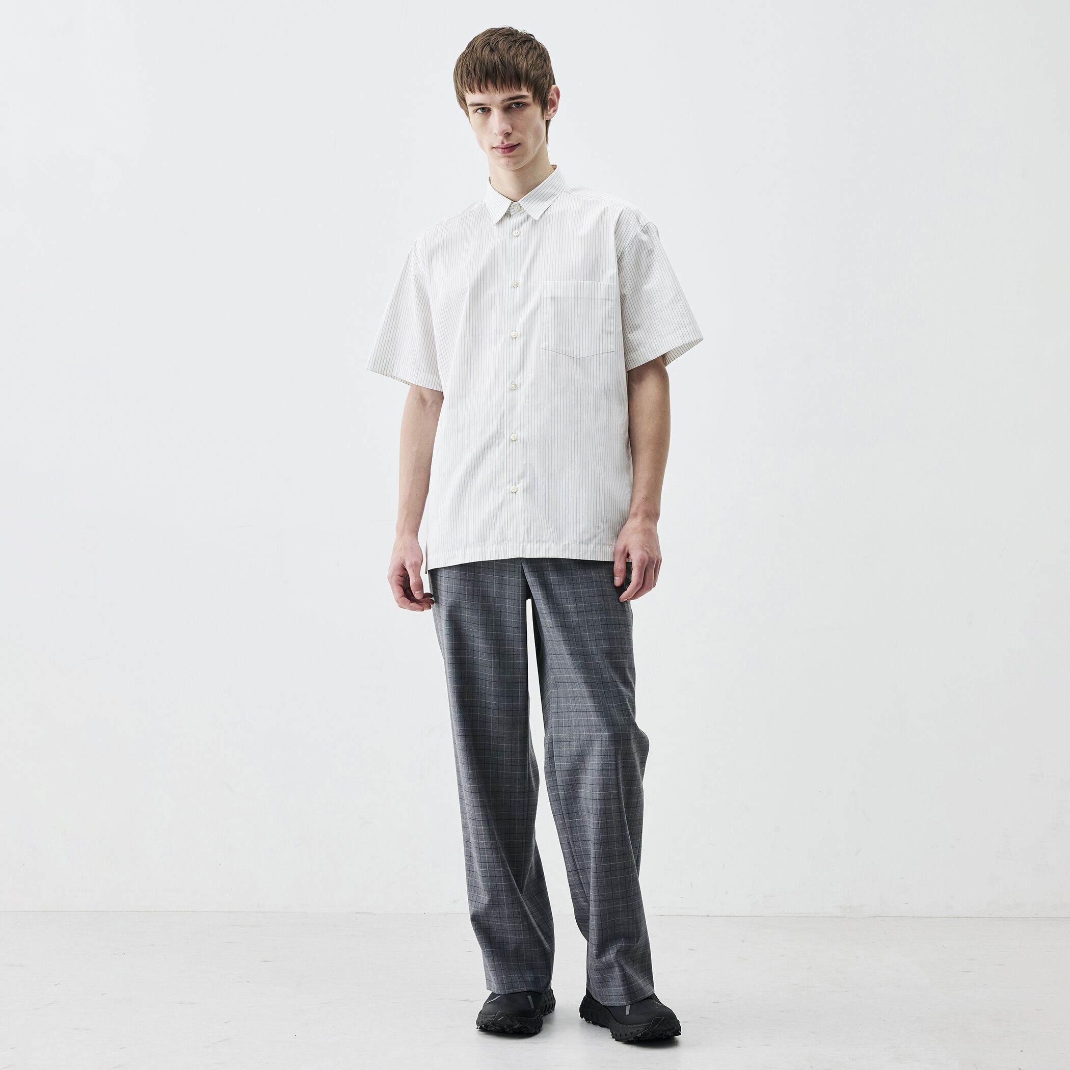 Super120's ウォッシャブルウール リラックスパンツ｜トゥモローランド