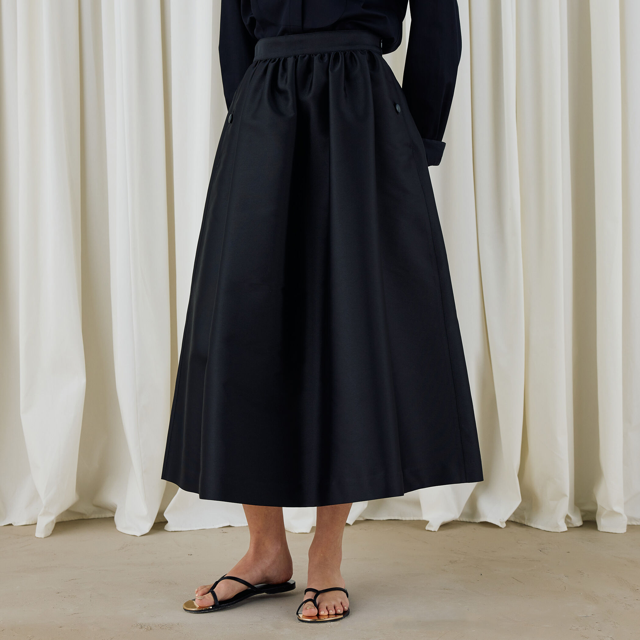 シルクポリエステルツイル ギャザーロングスカート｜トゥモローランド