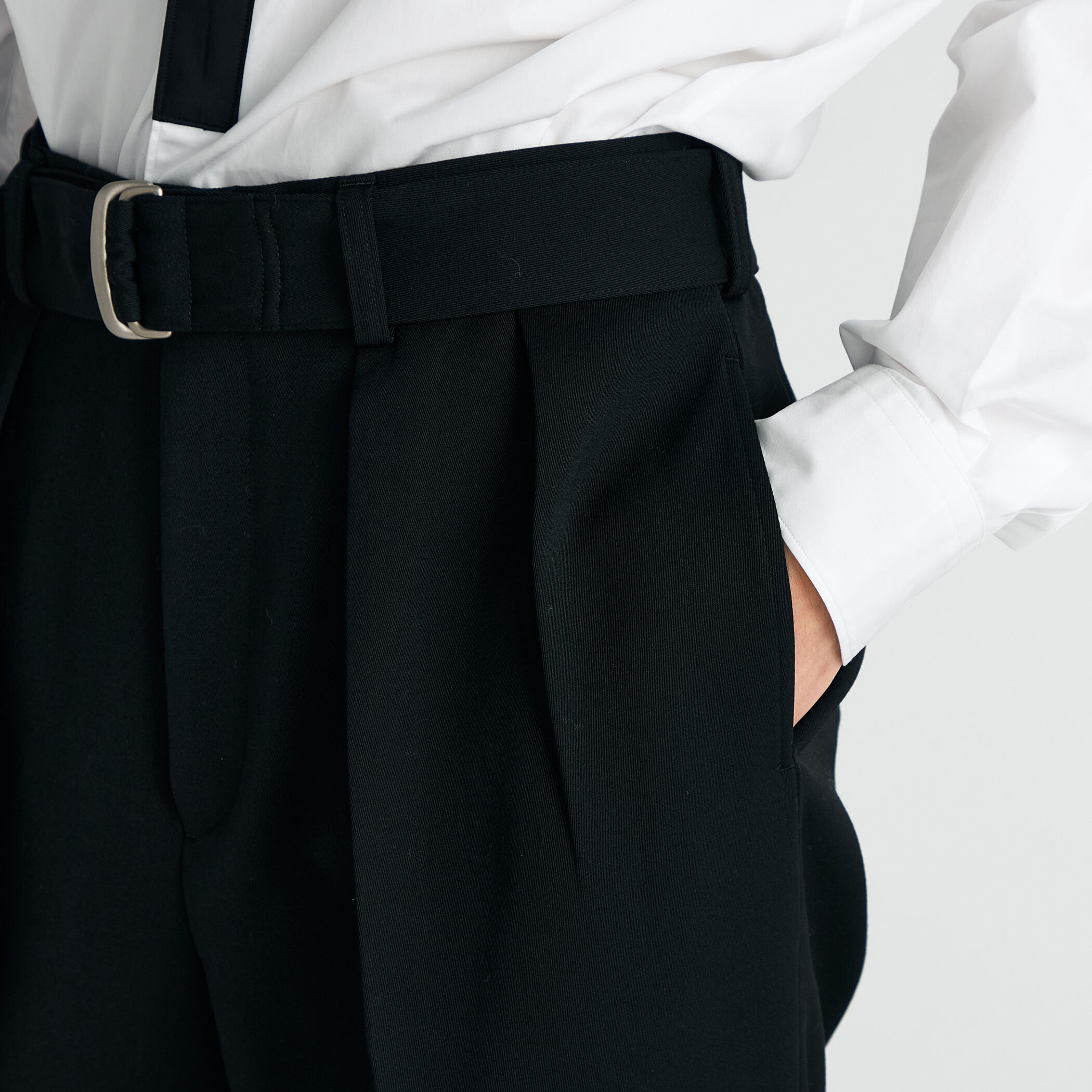 ウールビンテージサテン ベルトパンツ｜トゥモローランド 公式通販