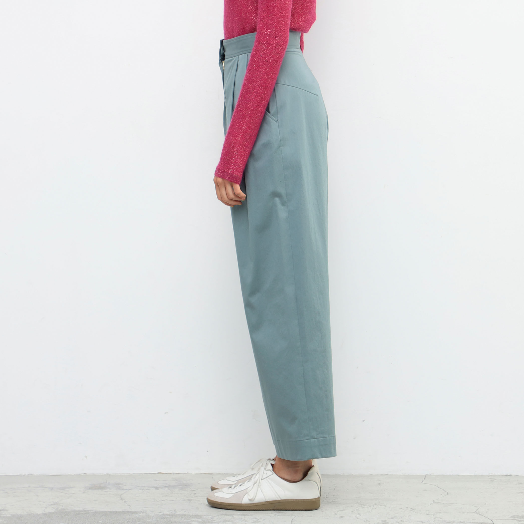 ストレッチコットンハイウエストテーパードパンツ｜トゥモローランド