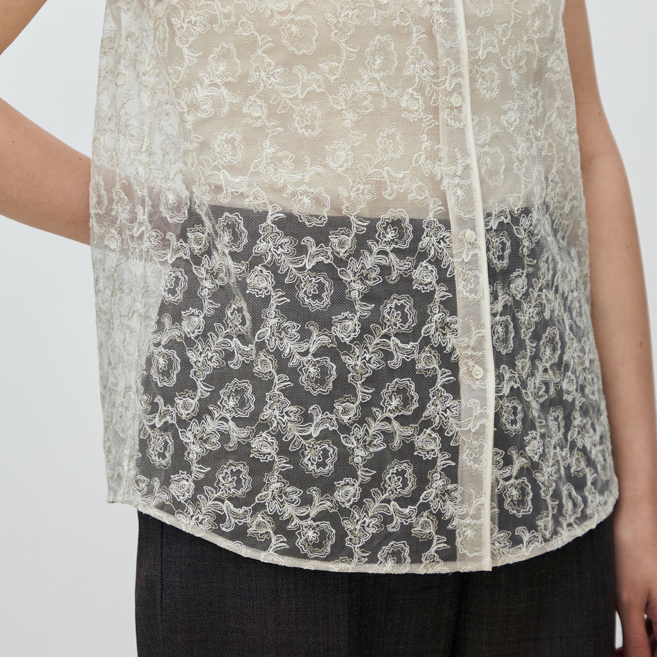 チュールフラワーエンブロイダリー パイピングレースブラウス