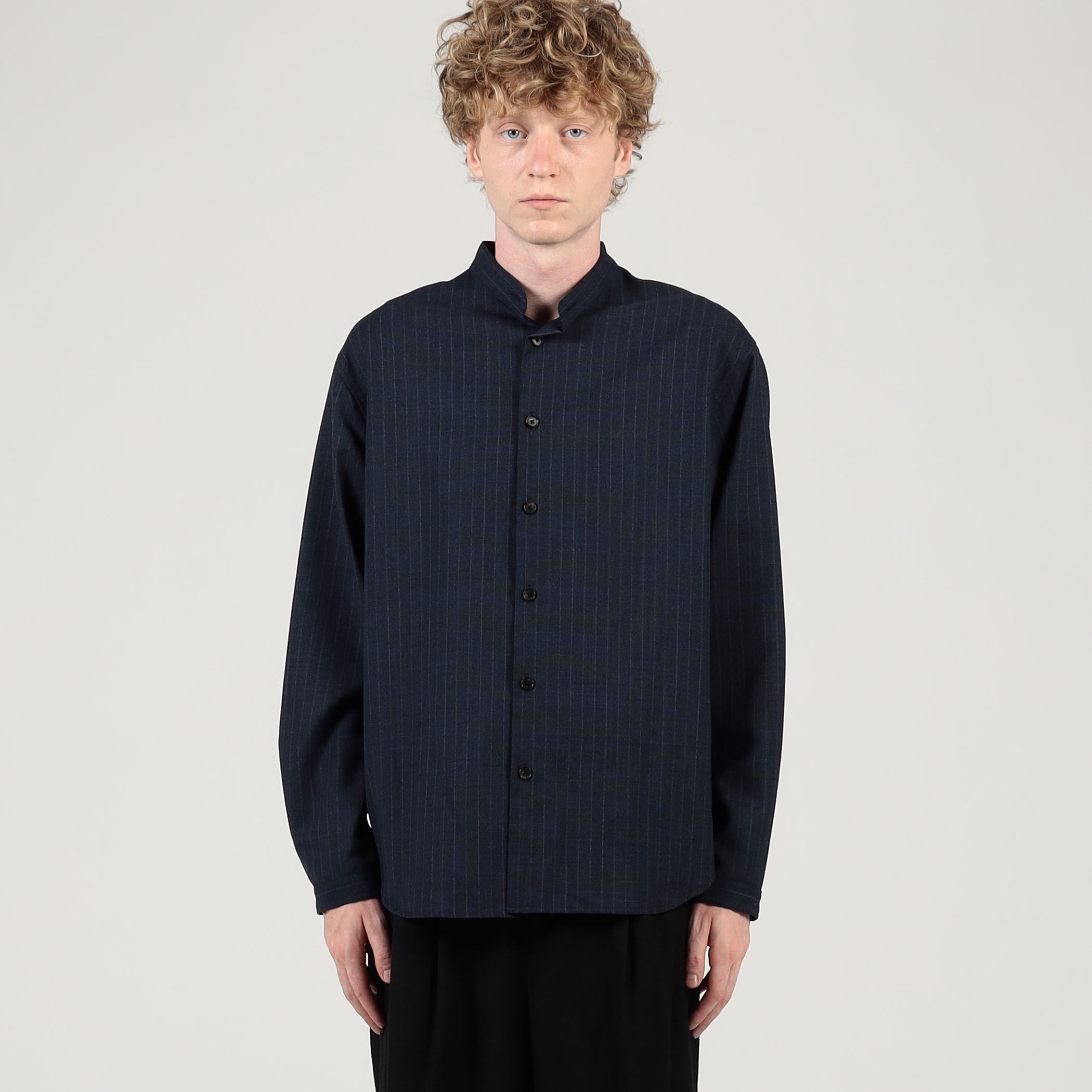 The CLASIK カラーレスシャツ 48 DORMEUIL NAVY L 別注】The CLASIK MINIMAL COLLARLESS SHIRT｜トゥモローランド 公式サイト
