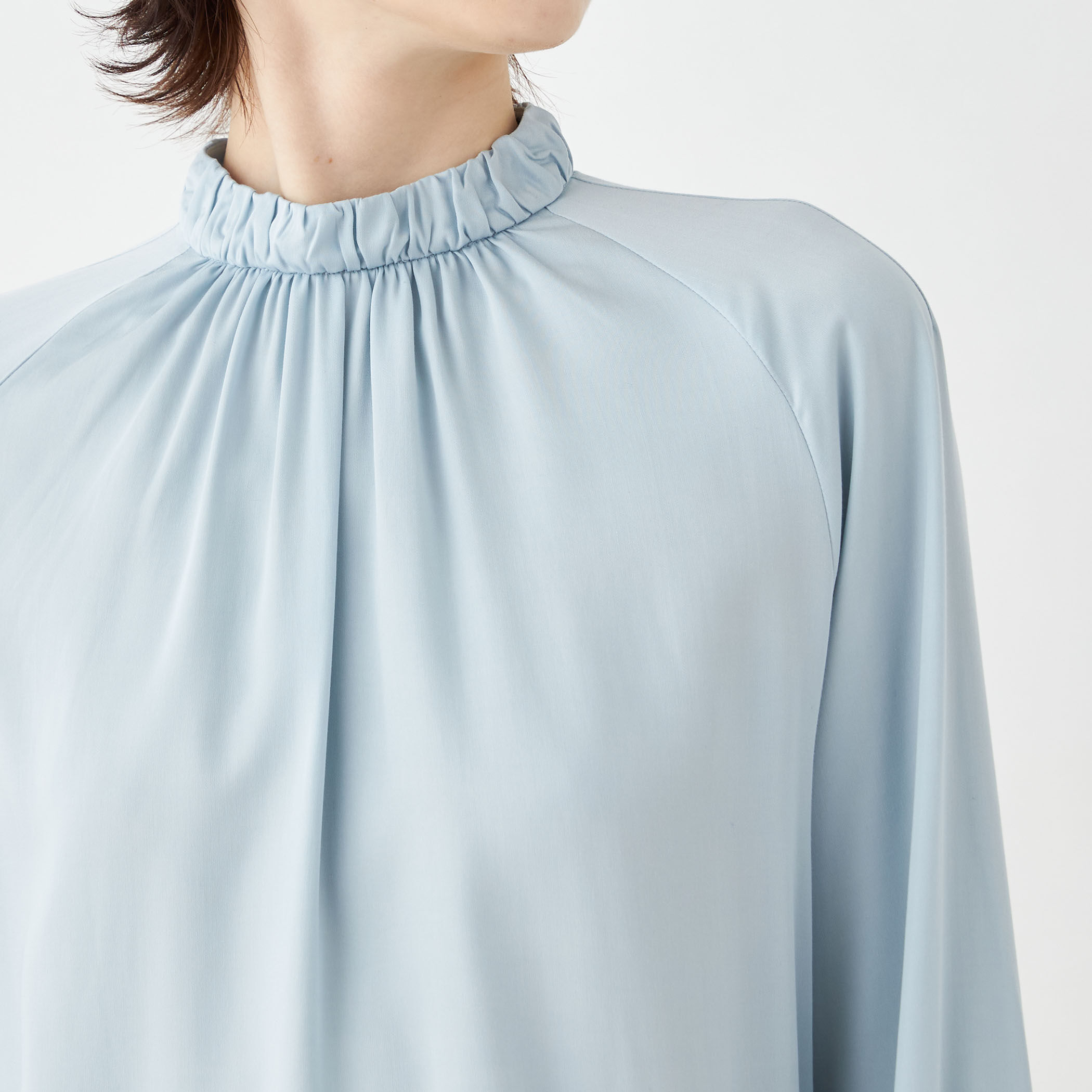 美品 トゥモローランド エディション 2,4万円 スタンドカラーブラウス 428 ウォッシャブルサテン スタンドギャザーカラーブラウス