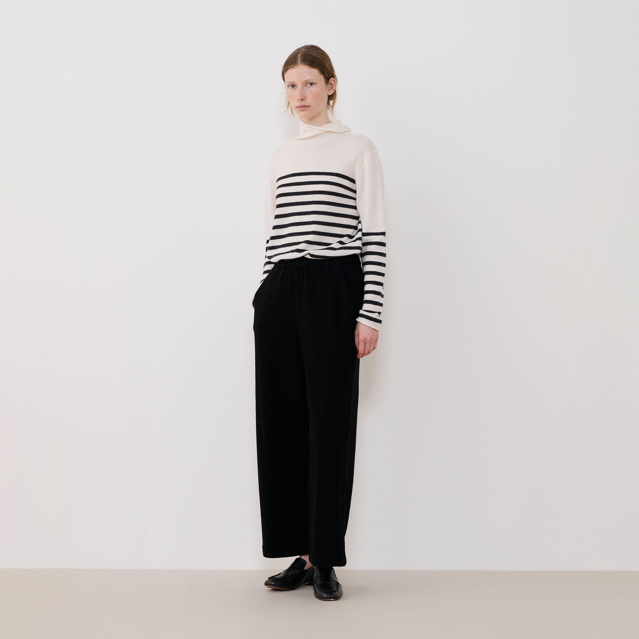 スコットランドカシミヤ タートルネックプルオーバー