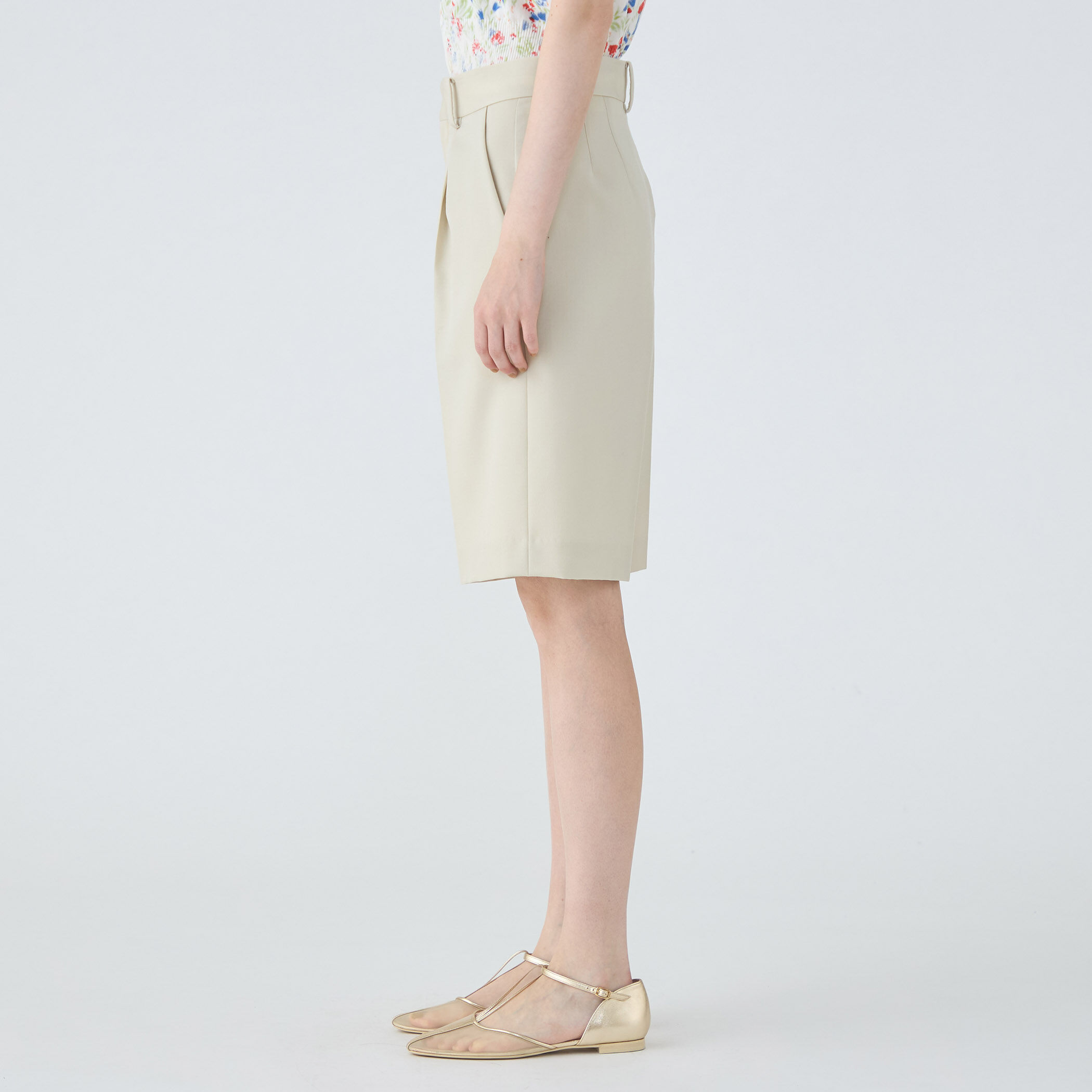 ウールギャバジン タックハーフパンツ｜トゥモローランド 公式通販