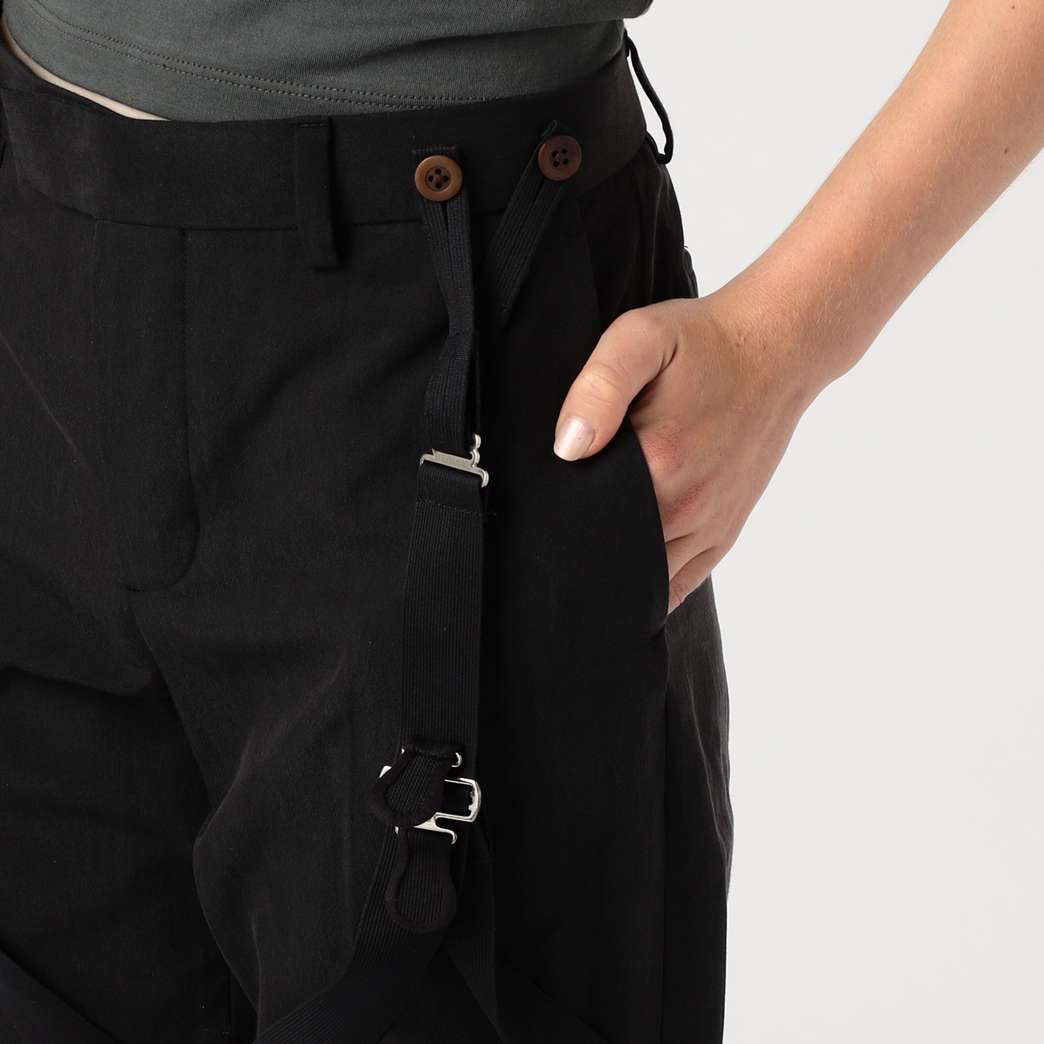 FUMIKA UCHIDA GABARDINE HARNESS SLACKS｜トゥモローランド