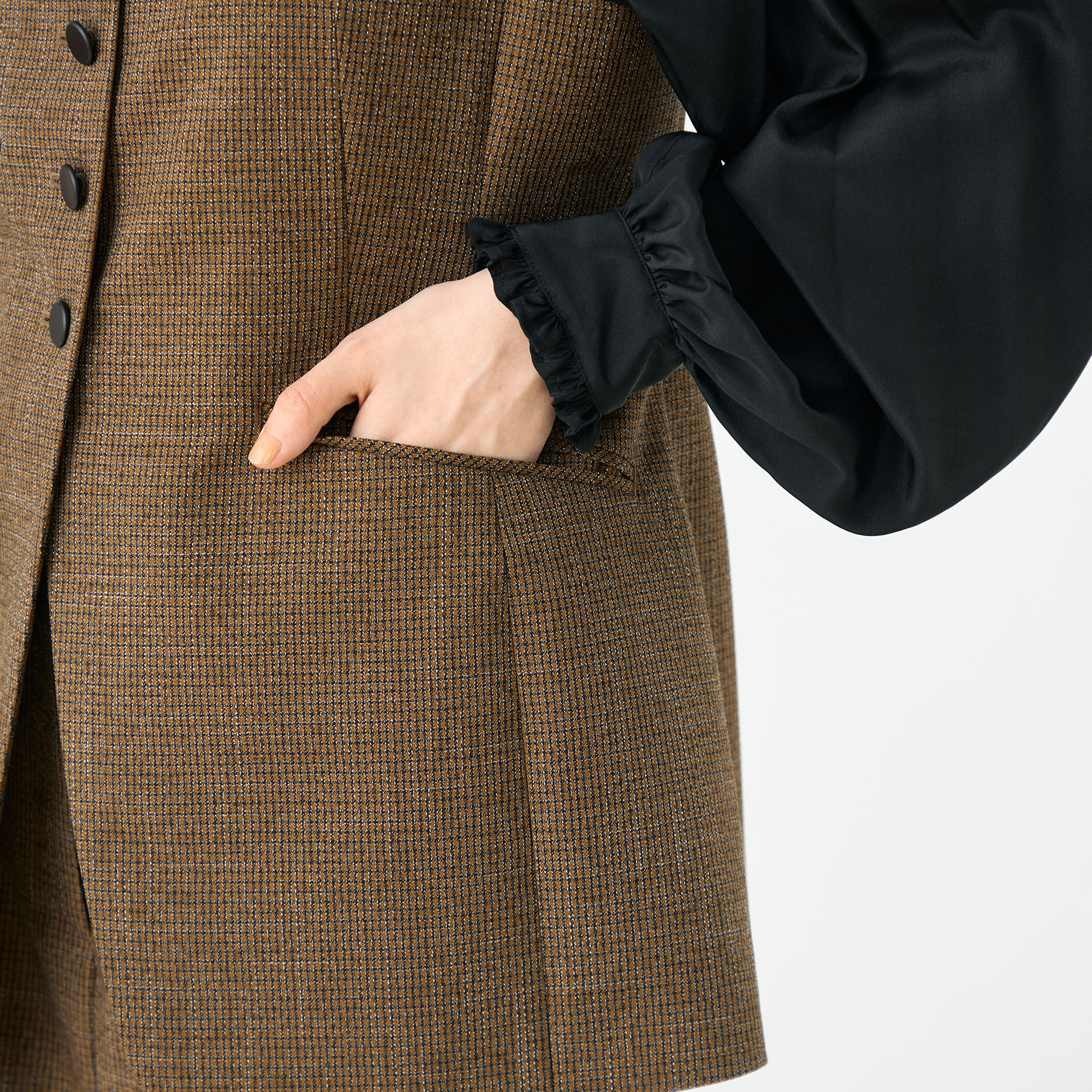 Tiffany スクエアネックジレ｜トゥモローランド 公式通販