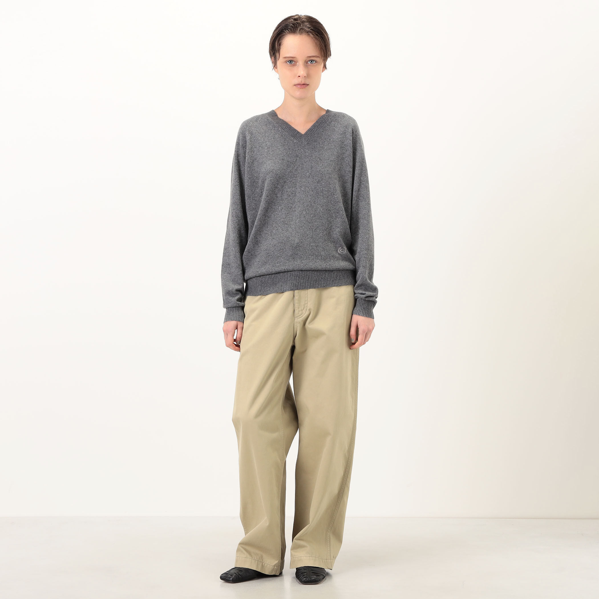 Commission DOUBLE FRONT KNIT バックオープン Vネックニット