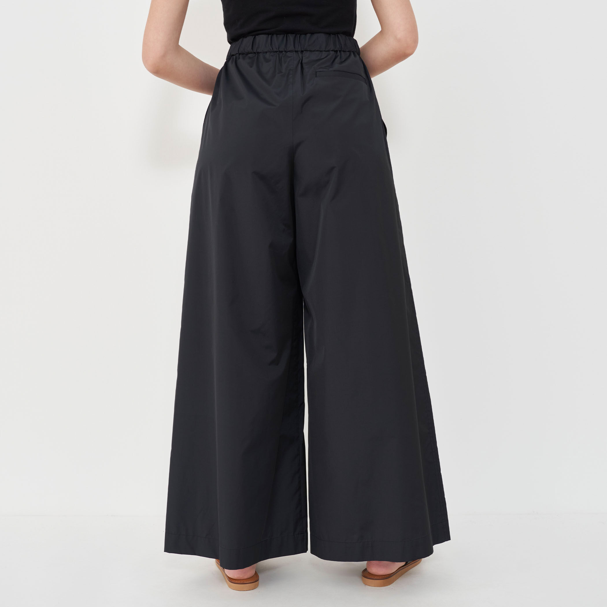 シルクタフタ イージーボリュームパンツ｜トゥモローランド 公式通販