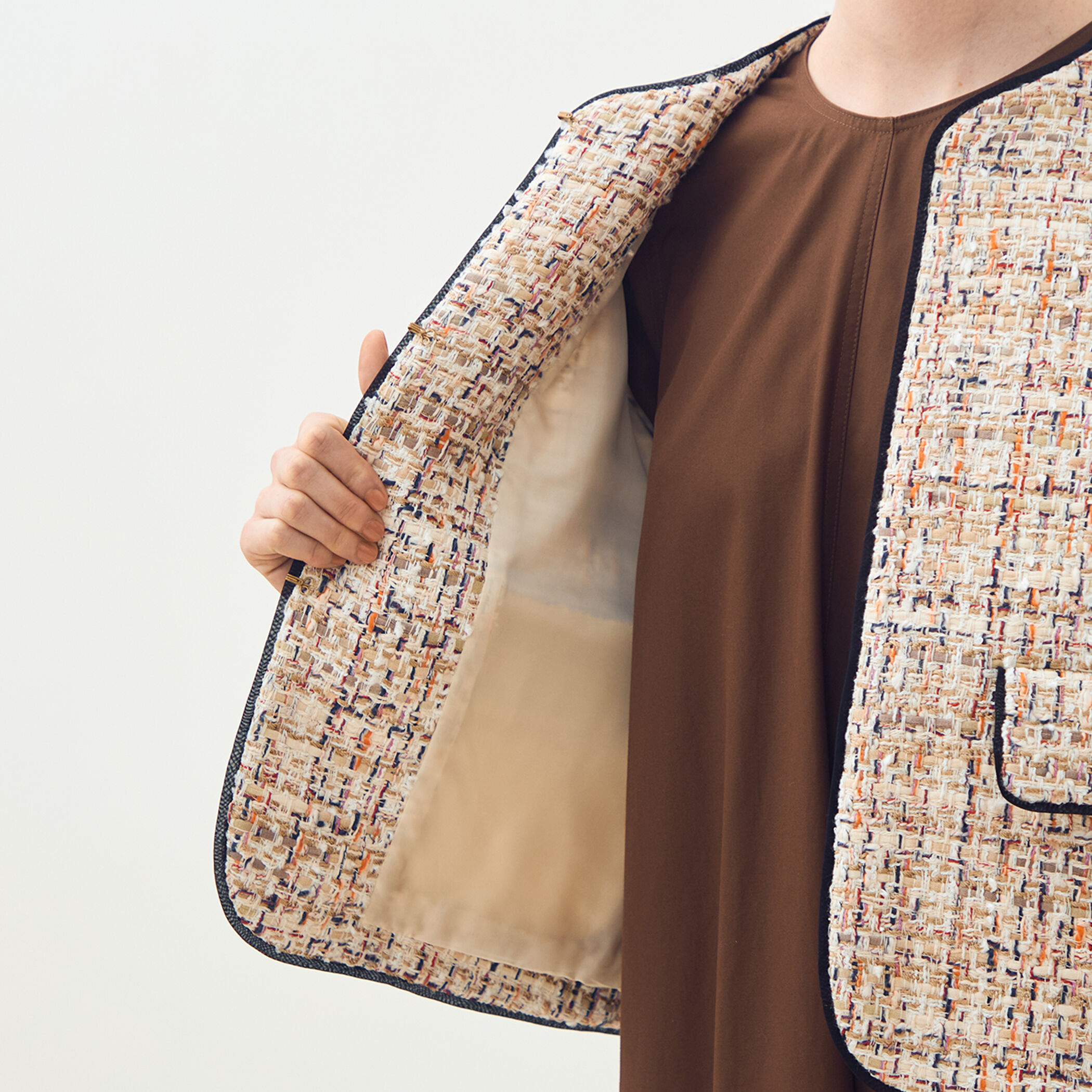 ホロウファンシーツイード ノーカラートリミングジャケット