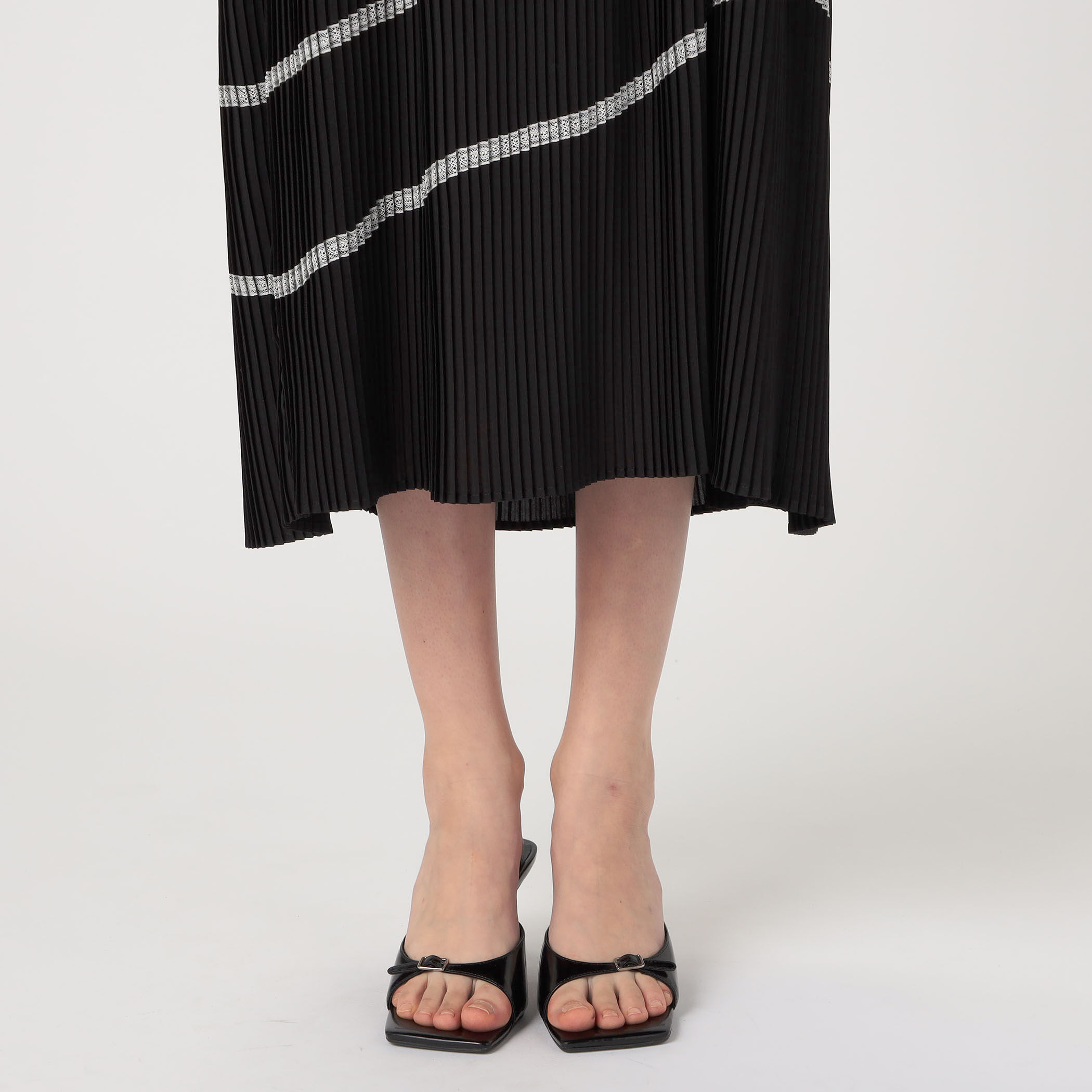 レースコンビプリーツ ノースリーブワンピース｜トゥモローランド 公式通販