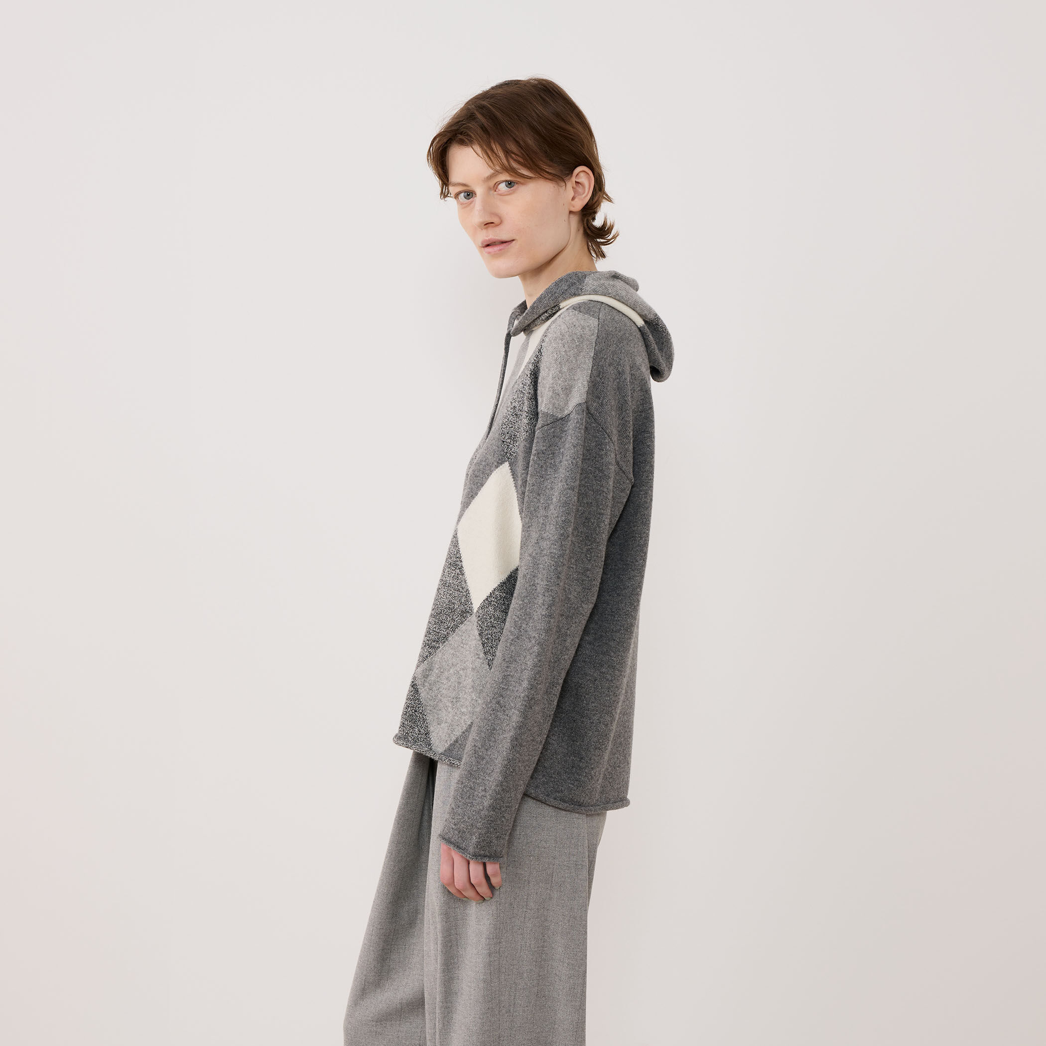 ウールアーガイル フーデッドプルオーバー｜トゥモローランド 公式通販