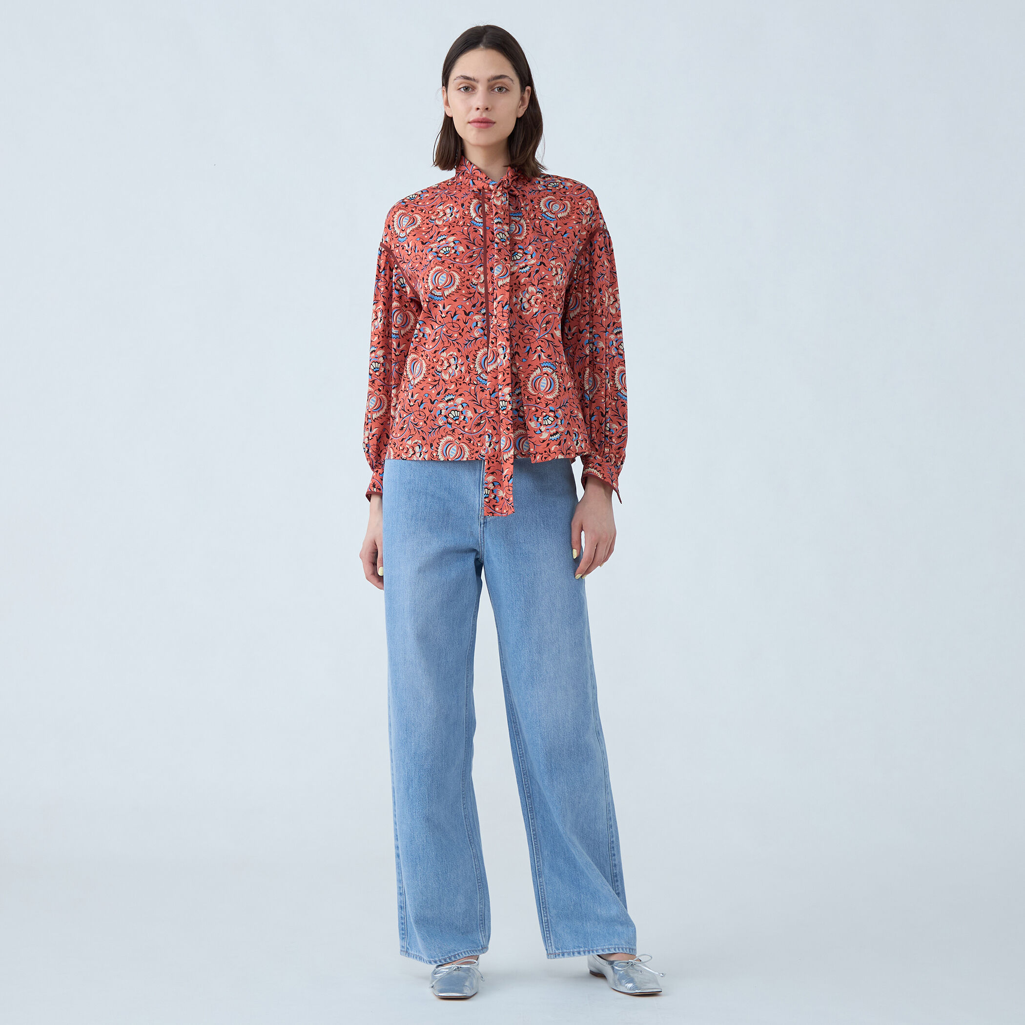 コットンローンプリント ボウタイブラウス｜トゥモローランド 公式通販