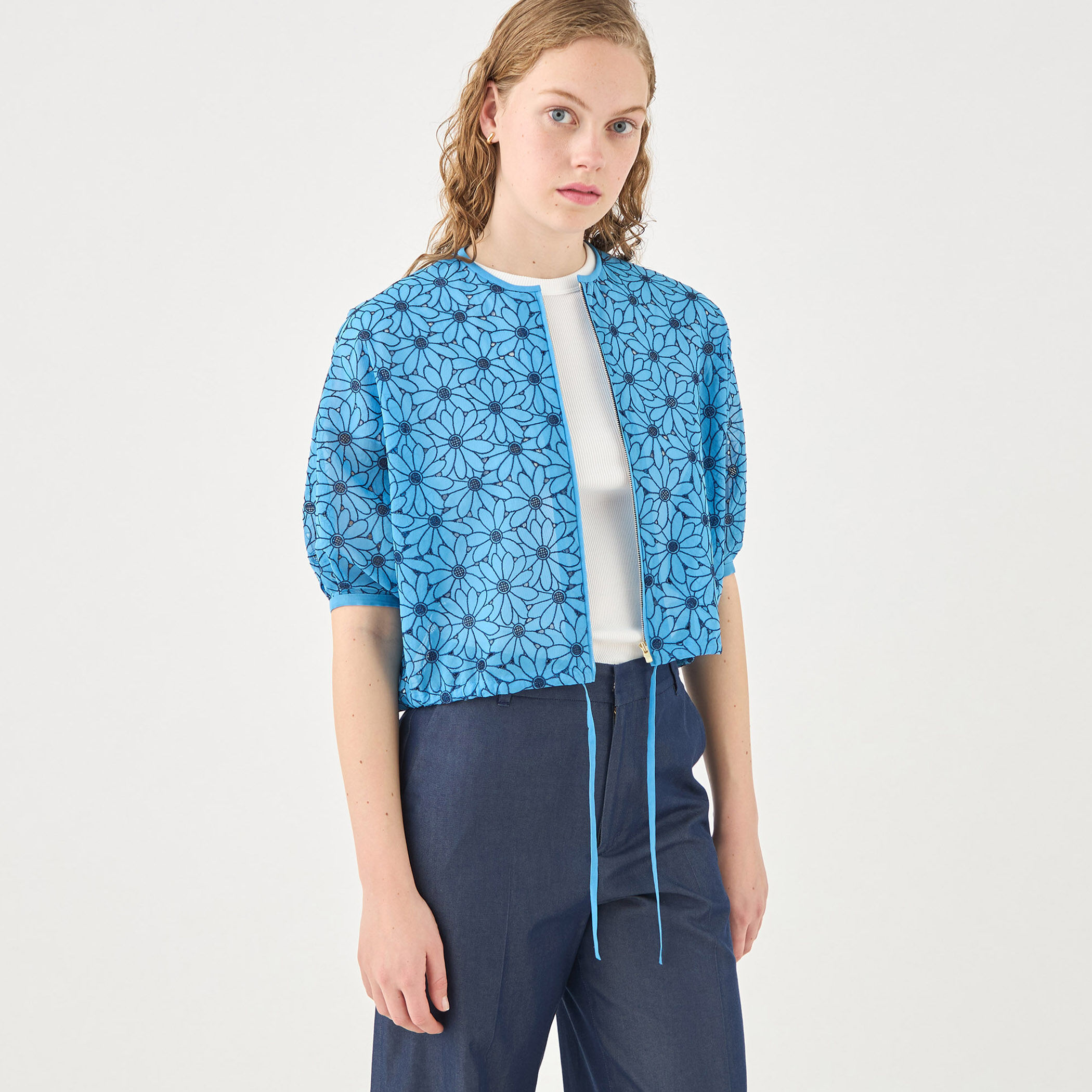 サンフラワーエンブロイダリー ストリングブルゾン｜トゥモローランド