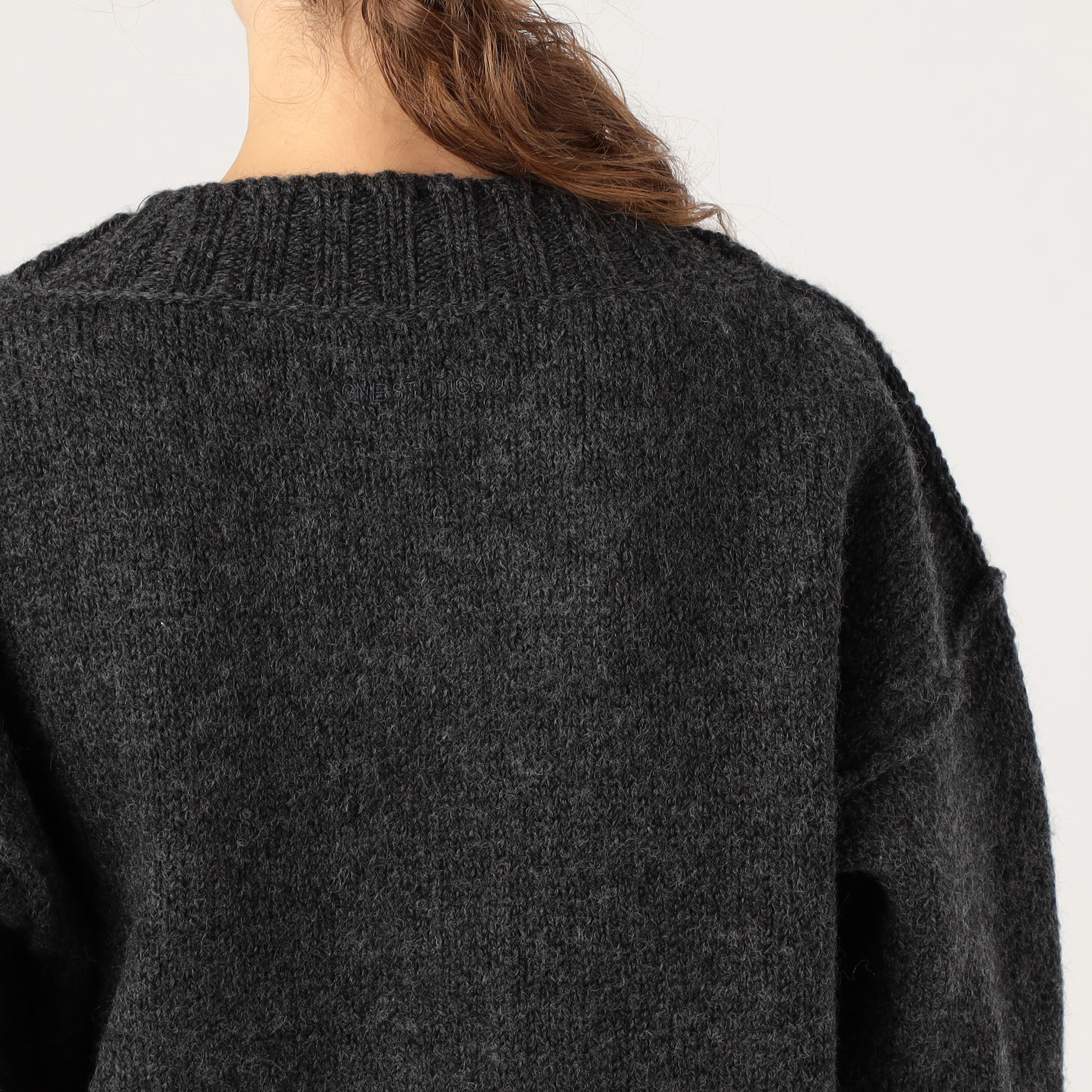 □Acne Studios Vネックニットカーディガン｜トゥモローランド