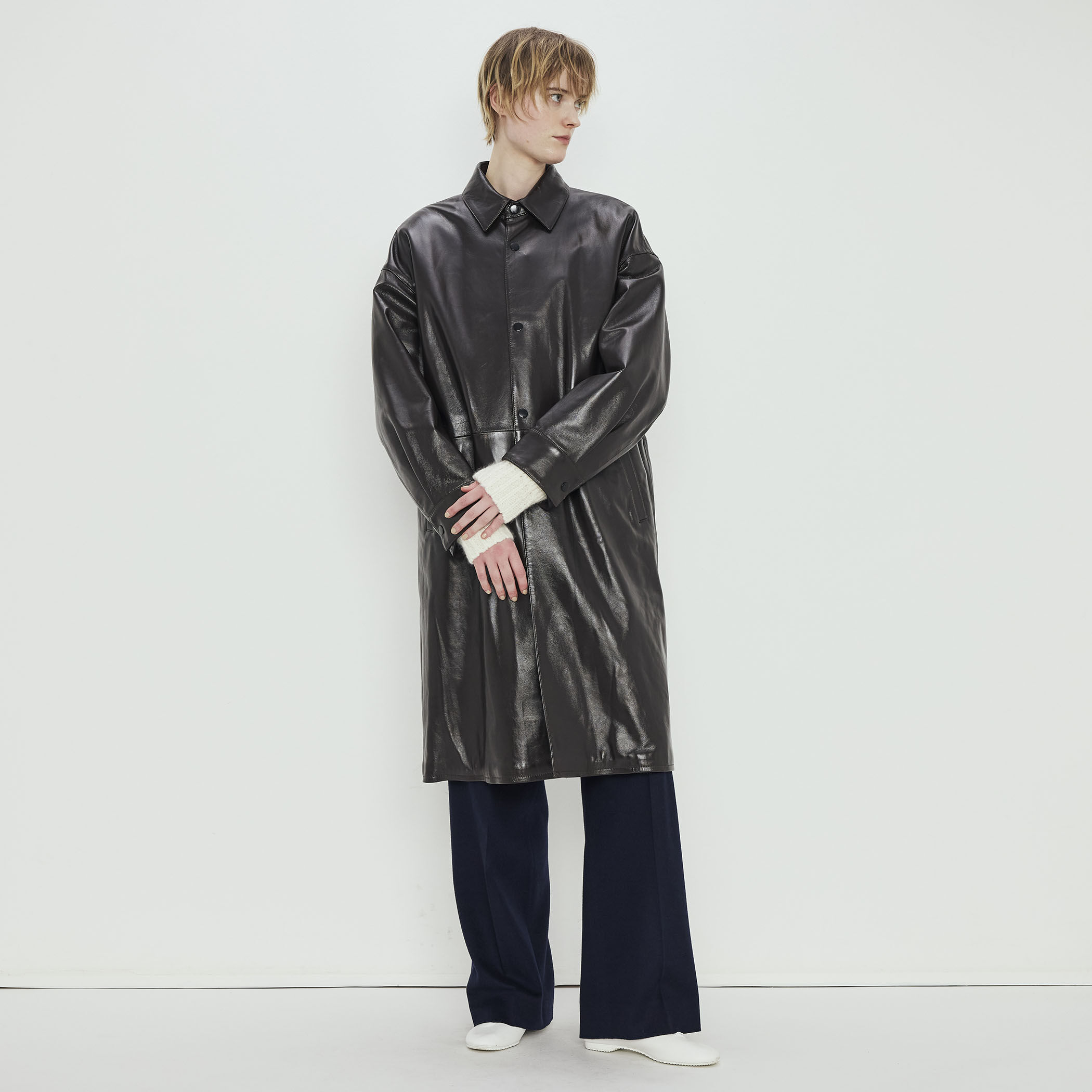 パテントレザー ステンカラーコート｜トゥモローランド 公式通販