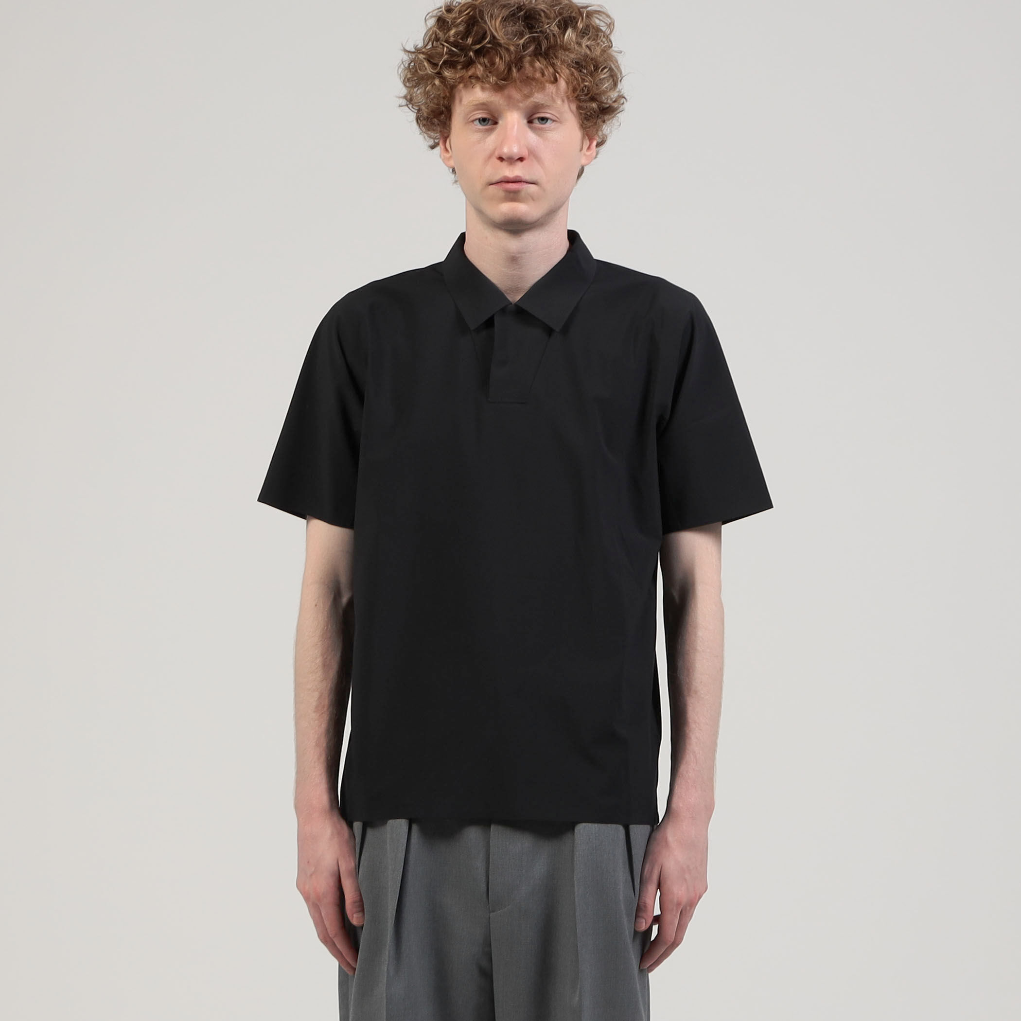 ARC’TERYX Veilance Dromos Tech Polo M｜トゥモローランド 公式通販