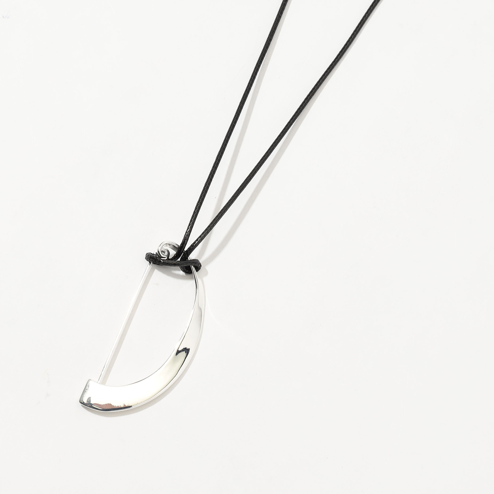 JAMIRAY MODERN CURVE PIN ネックレス｜トゥモローランド 公式サイト